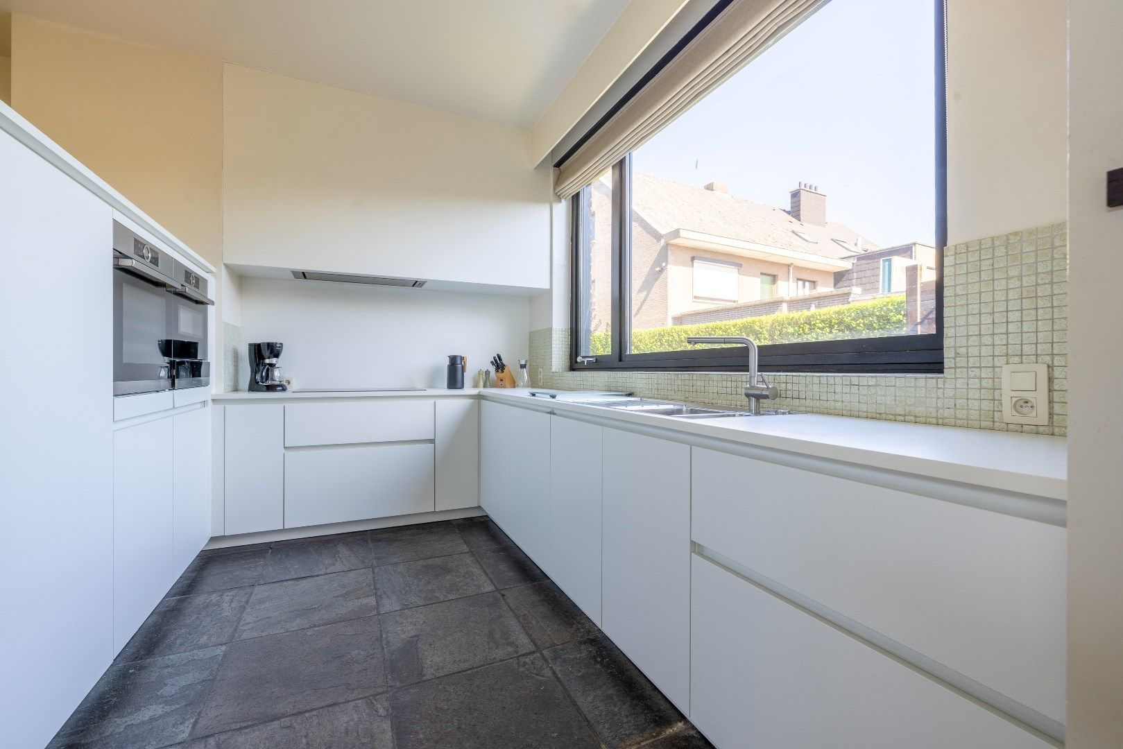 Voormalige dokterswoning met 5 slk, prachtige tuin (of extra bouwgrond) en praktijk foto 15
