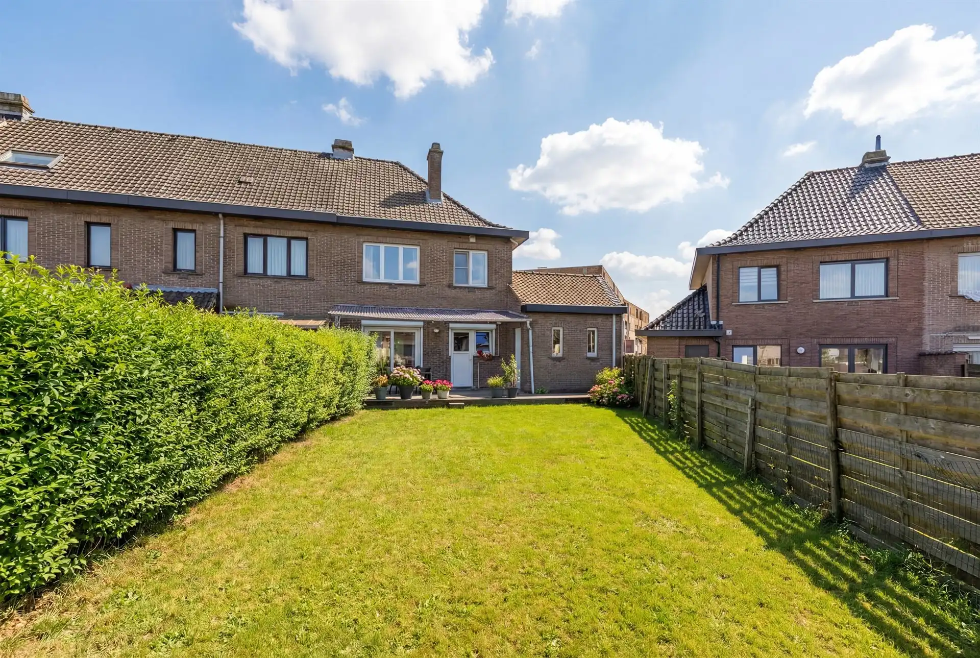 Instapklare woning met 2 slks, garage en tuin foto 17