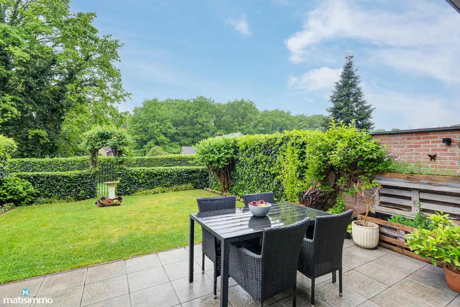 RUIM INSTAPKLAAR GELIJKVLOERS APPARTEMENT MET TWEE SLAAPKAMERS EN TUIN TE ZUTENDAAL foto {{pictureIndex}}