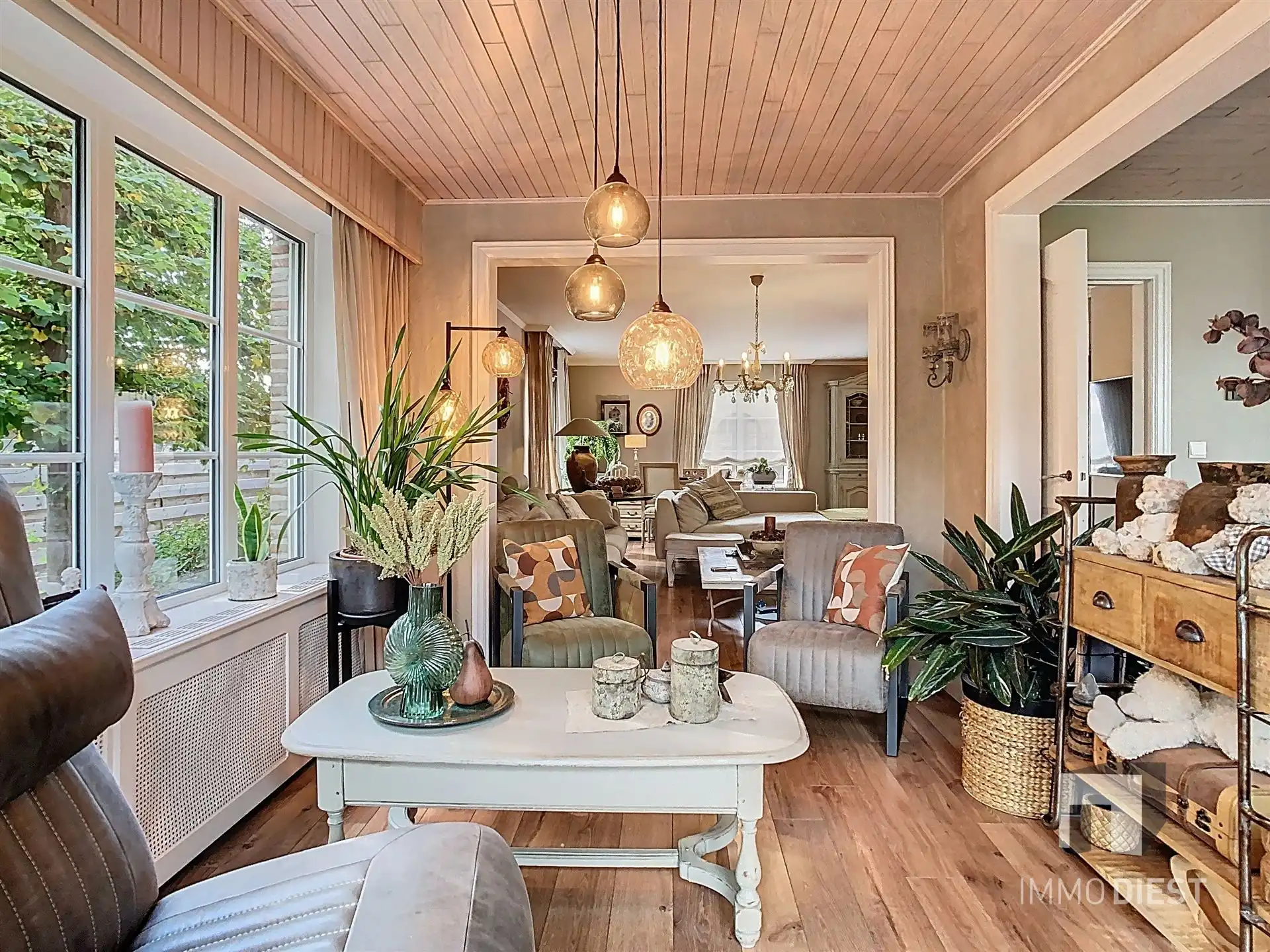 Energiezuinige en prima onderhouden gezinswoning met 4/5 slaapkamers en zwembad op 10 are. foto 13