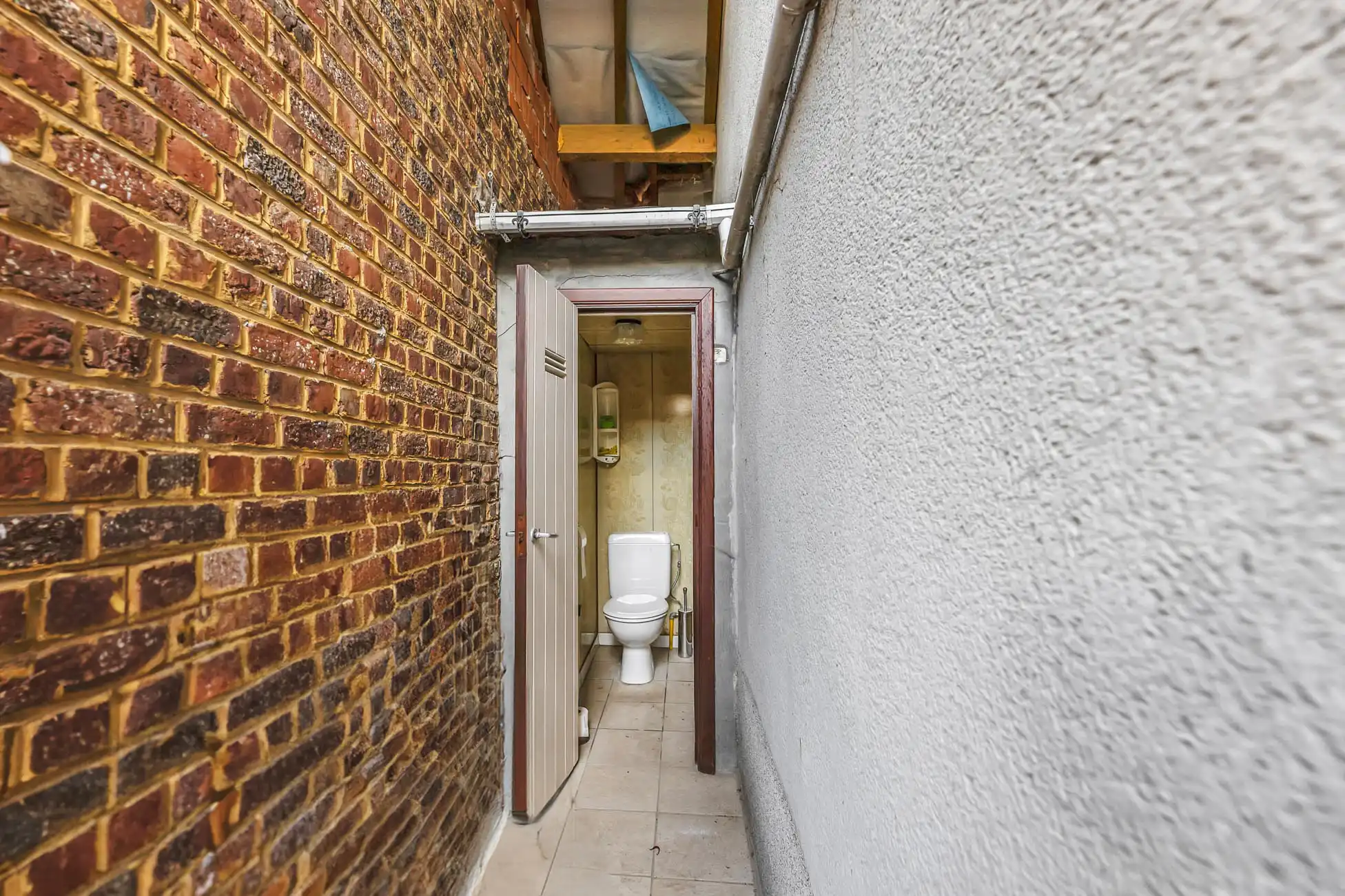 Goed onderhouden woning met garage foto 20