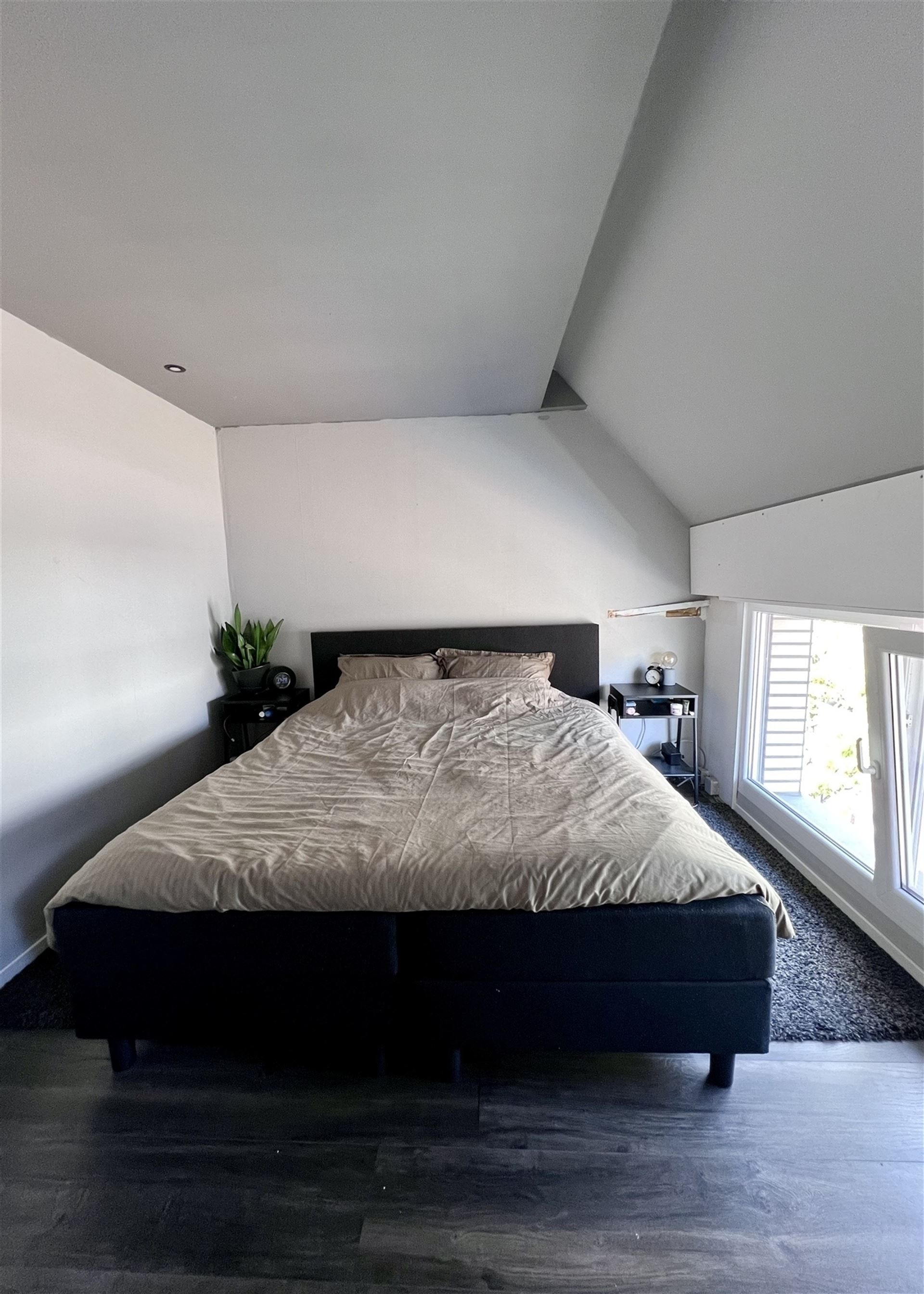 Charmante woning met tuin, garage en 2 staanplaatsen foto 12