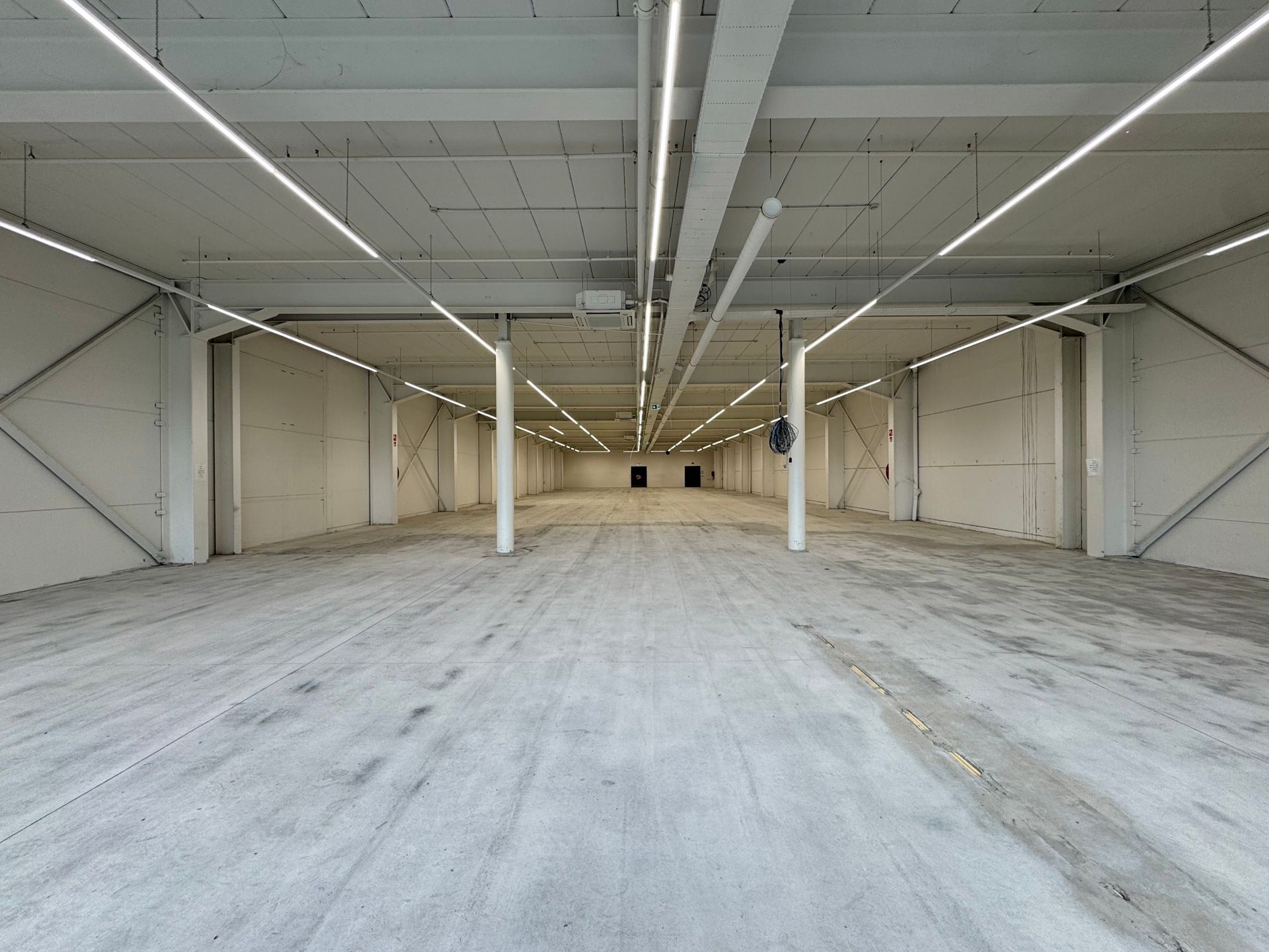 Baanwinkel op een AAA-locatie te huur te Schoten!  foto 3