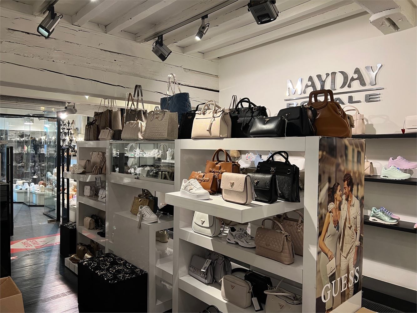 Karaktervol historisch pand te huur in hartje Aalst foto 6