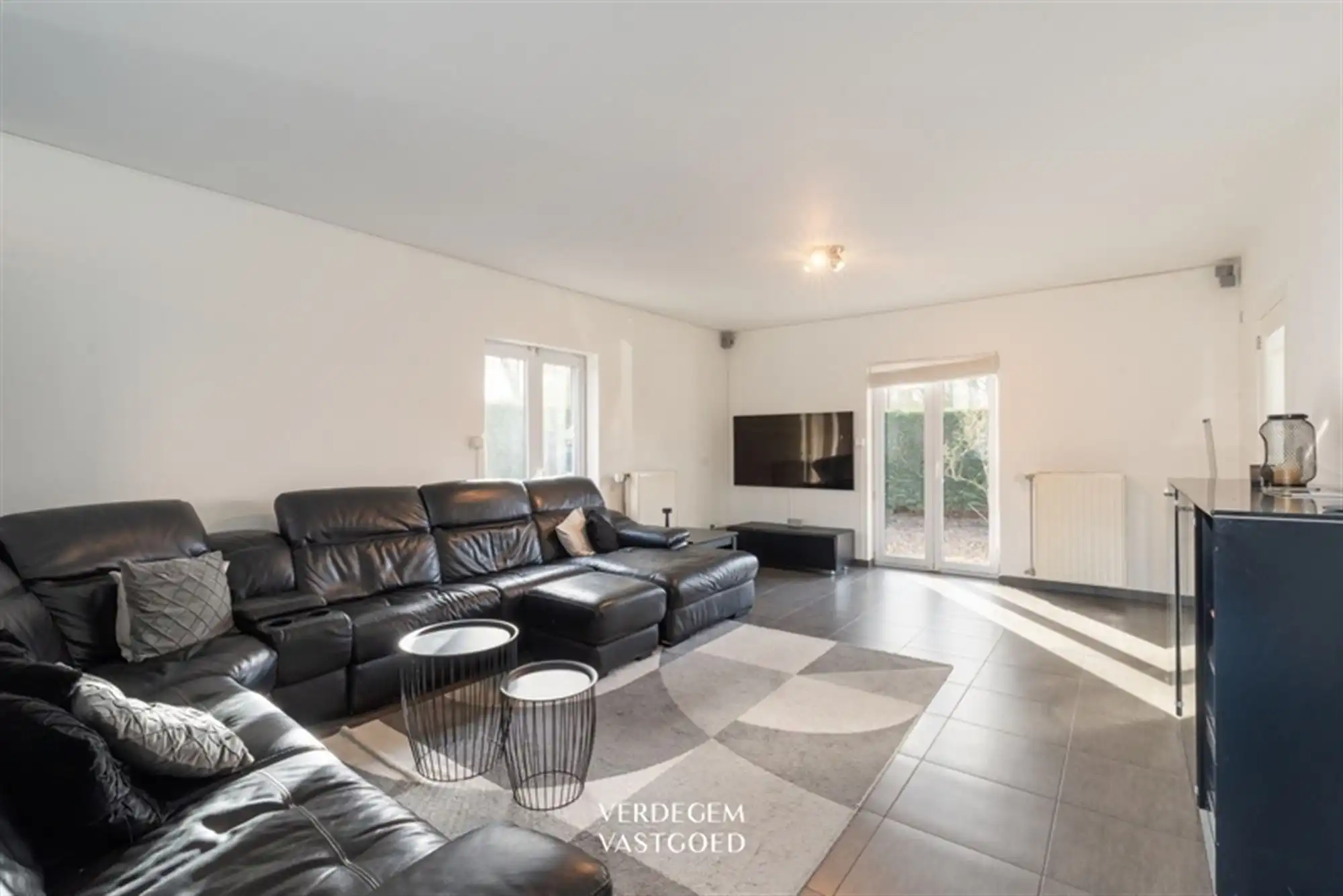 Ruime gezinswoning met 4 slaapkamers, garage en tuin in rustig straatje foto 8