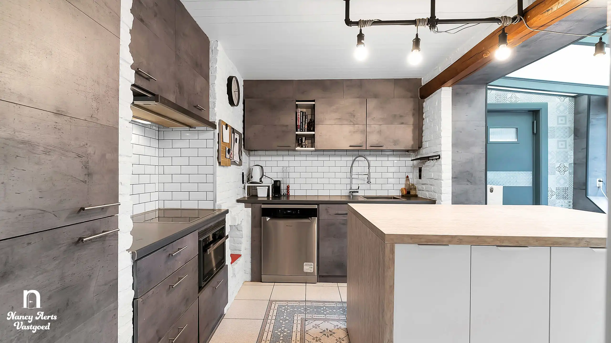 Halfopen gezinswoning met 3 slaapkamers en zonnige tuin foto 10