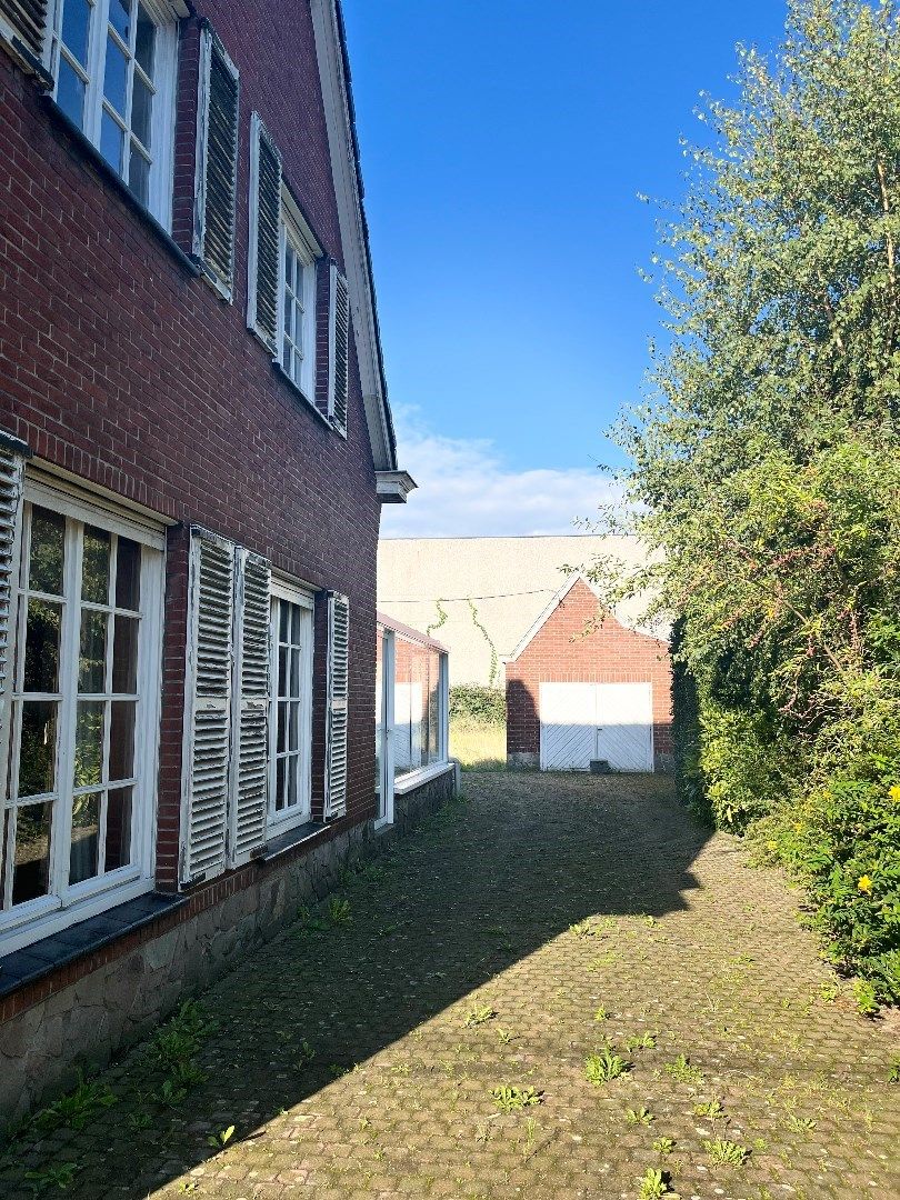 Charmante te renoveren villa, zonder renovatieplicht, op een perceel van 1.116 m2, met 3 slaapkamers en een garage. foto 7