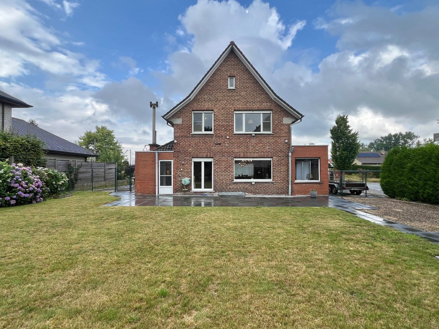 Hoofdfoto van de publicatie: Alleenstaande woning te koop in Kuurne met ruime tuin, 3 slaapkamers en een topligging. 