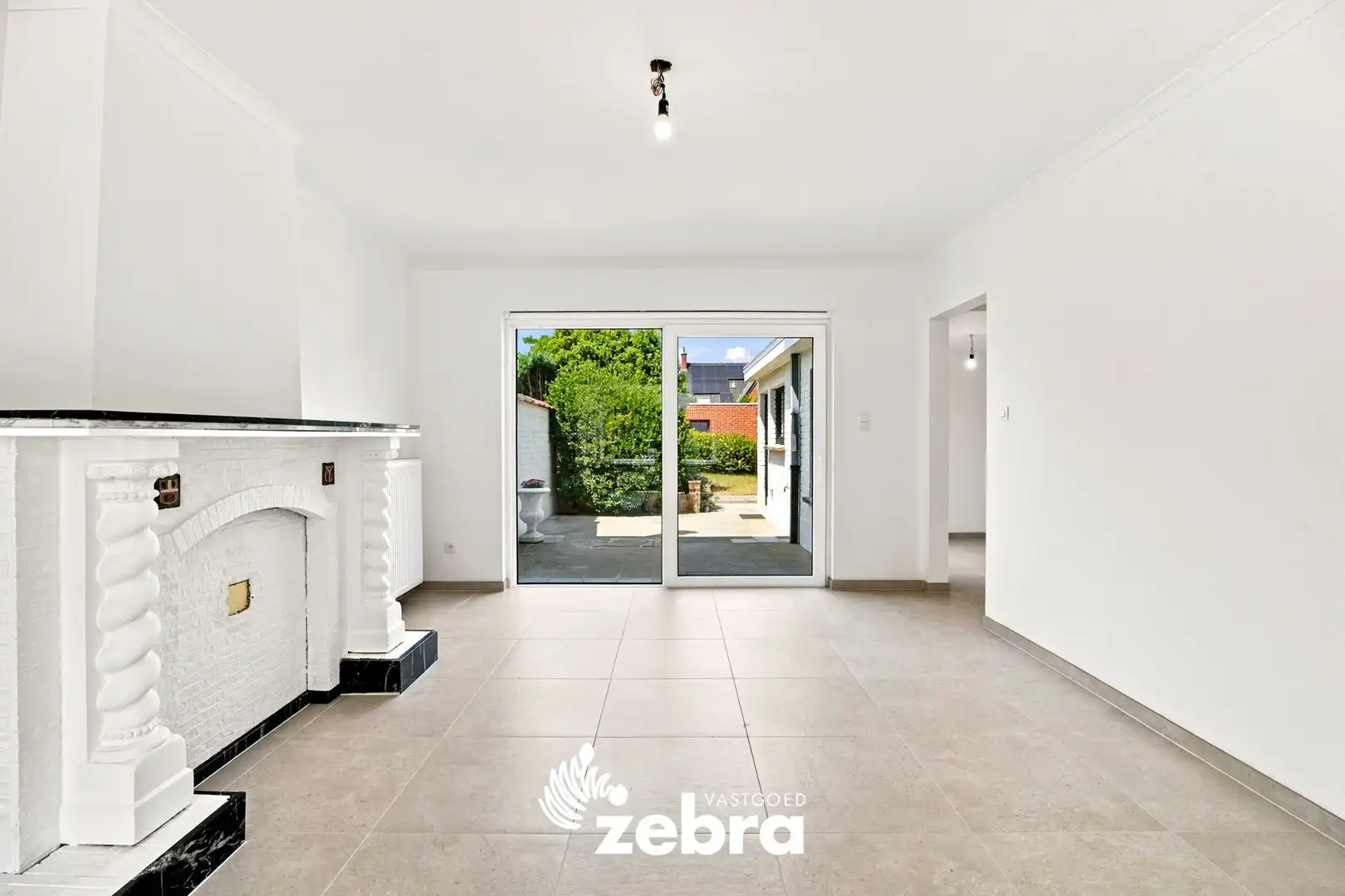 Gerenoveerde woning met uitweg op een rustige ligging in Izegem! foto 5
