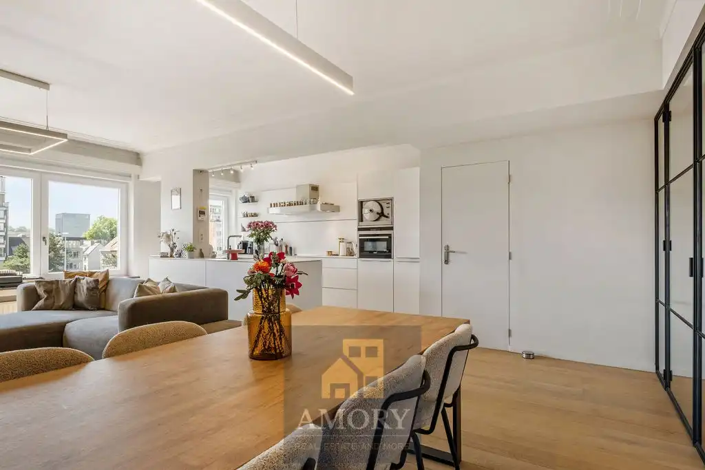 Stijlvol en lichtrijk appartement op toplocatie aan het Zuidpark mét terras en autostaanplaats! foto {{pictureIndex}}