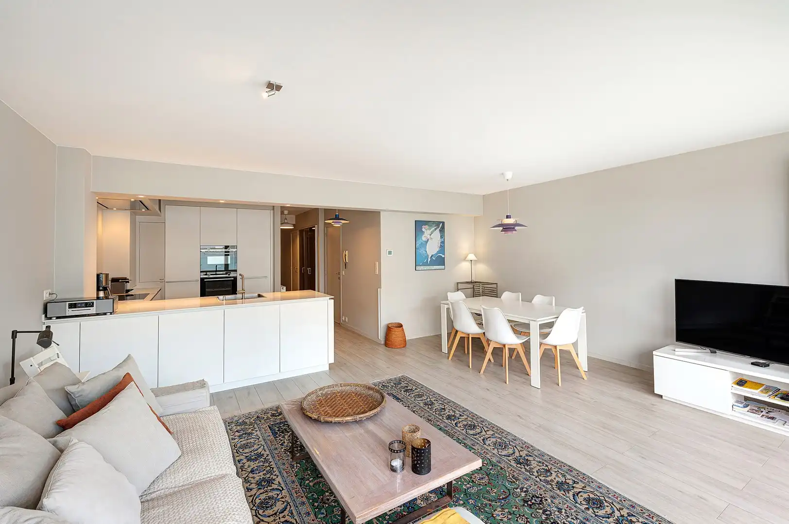 Appartement met twee slaapkamers en prachtig zijdelings zeezicht. foto 6