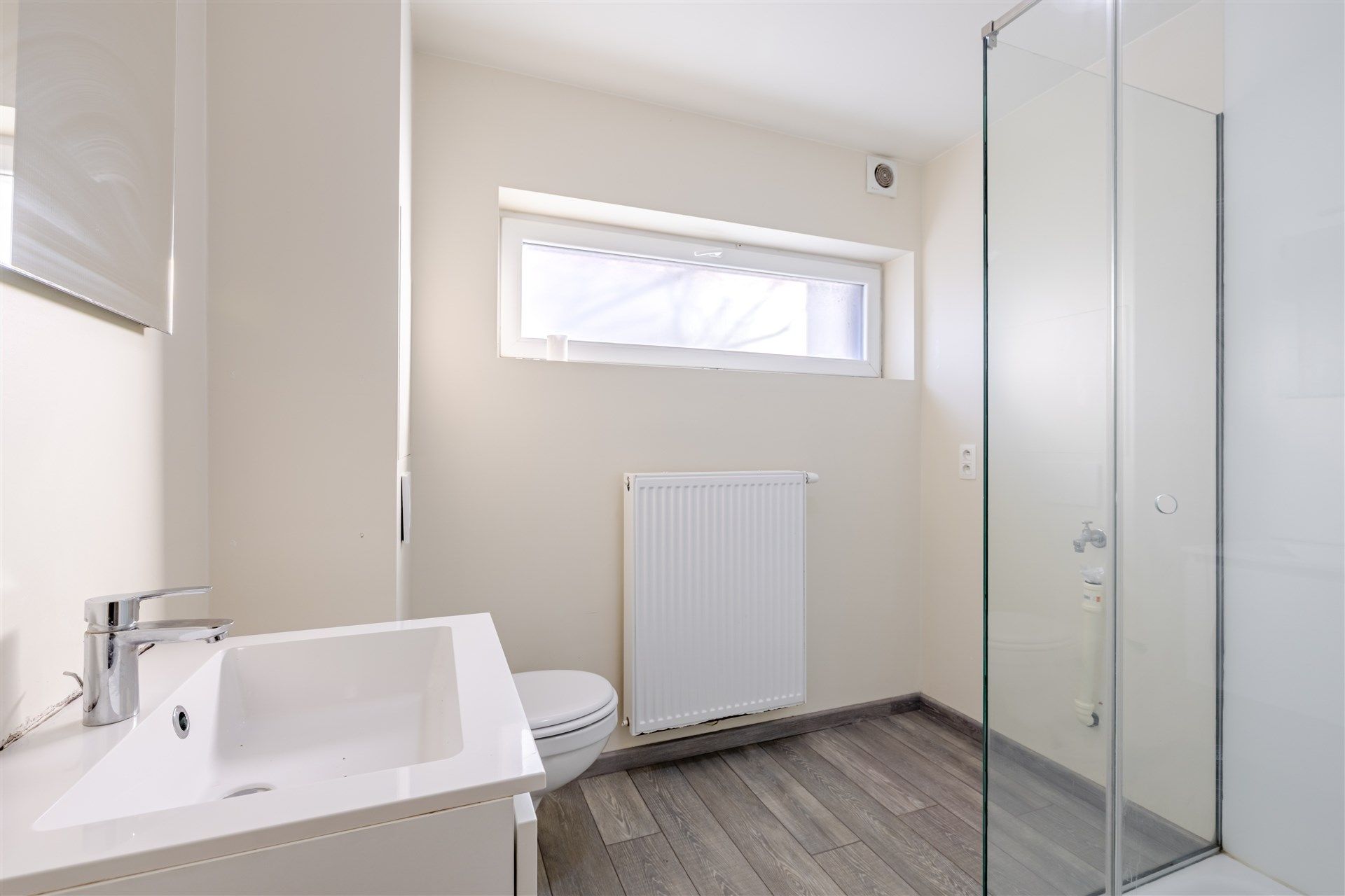 Gunstig gelegen 2 slaapkamer appartement met terras foto 18