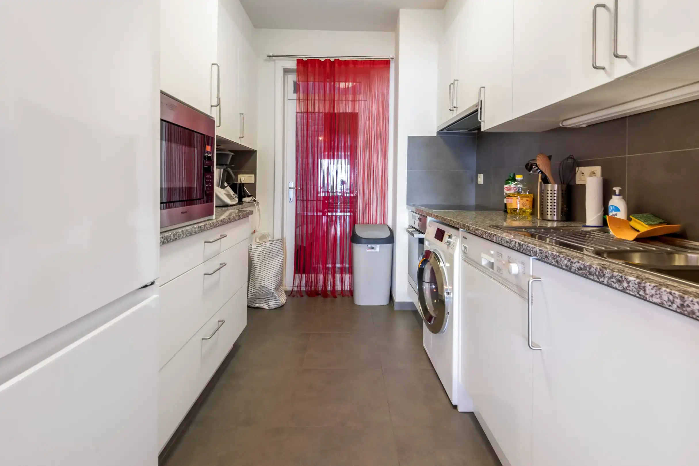 Verzorgd appartement met FRONTAAL ZEEZICHT, gelegen op de zeedijk vlakbij het Albertplein. foto 11