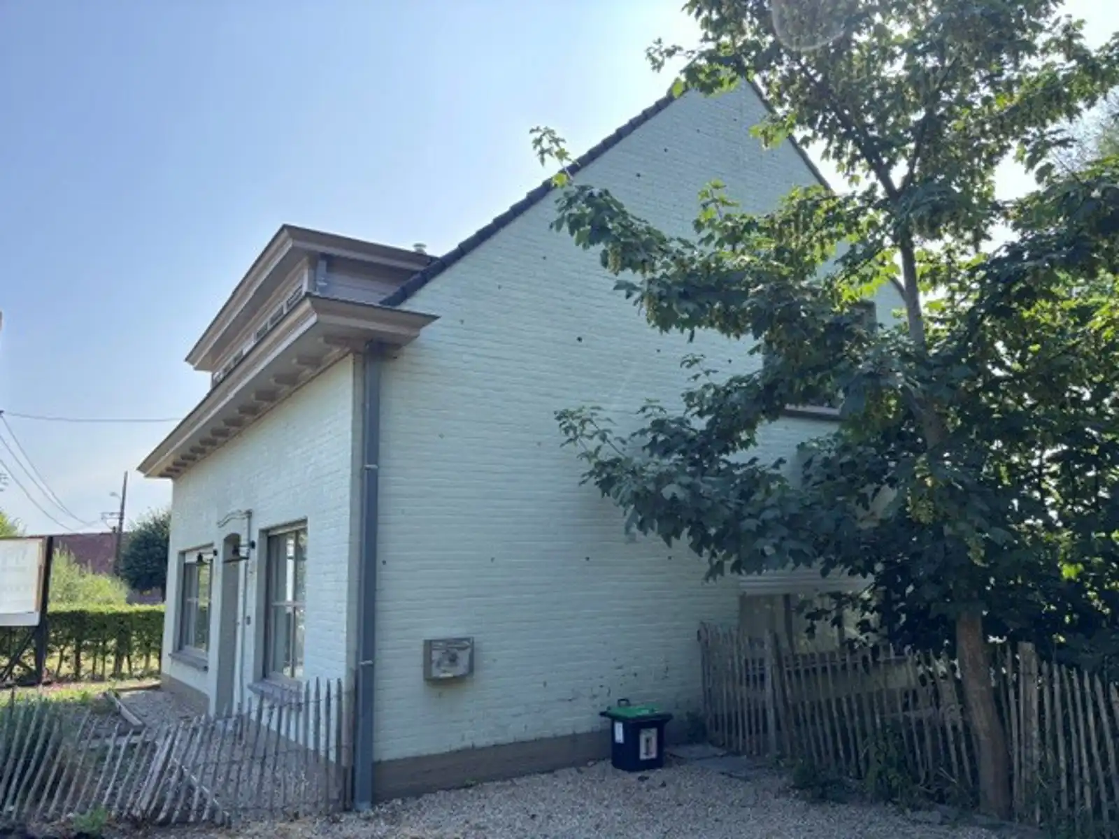 Vrijstaande woning met weide en stalling foto 6
