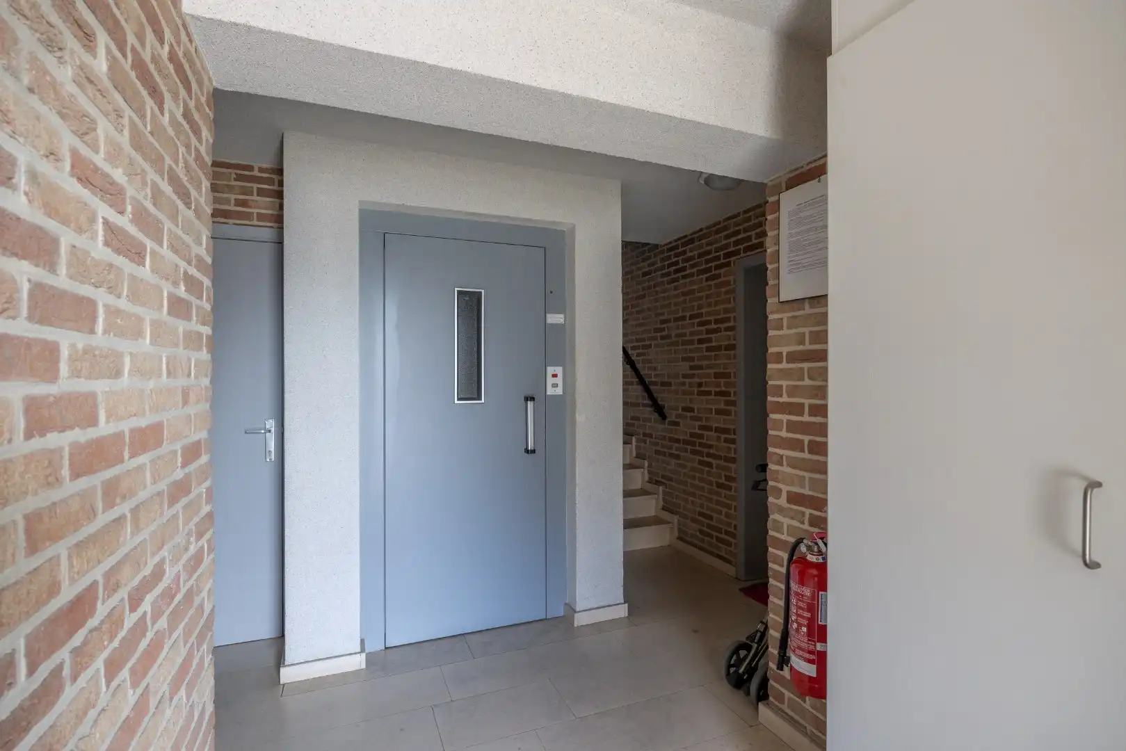 Instapklaar appartement te koop! foto 2