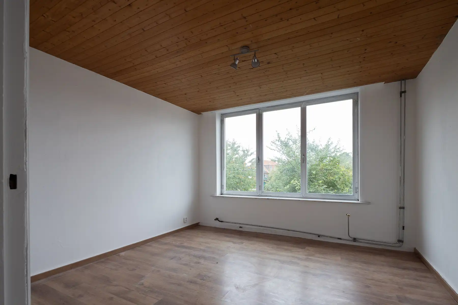 Te renoveren appartement met twee slaapkamers foto 8