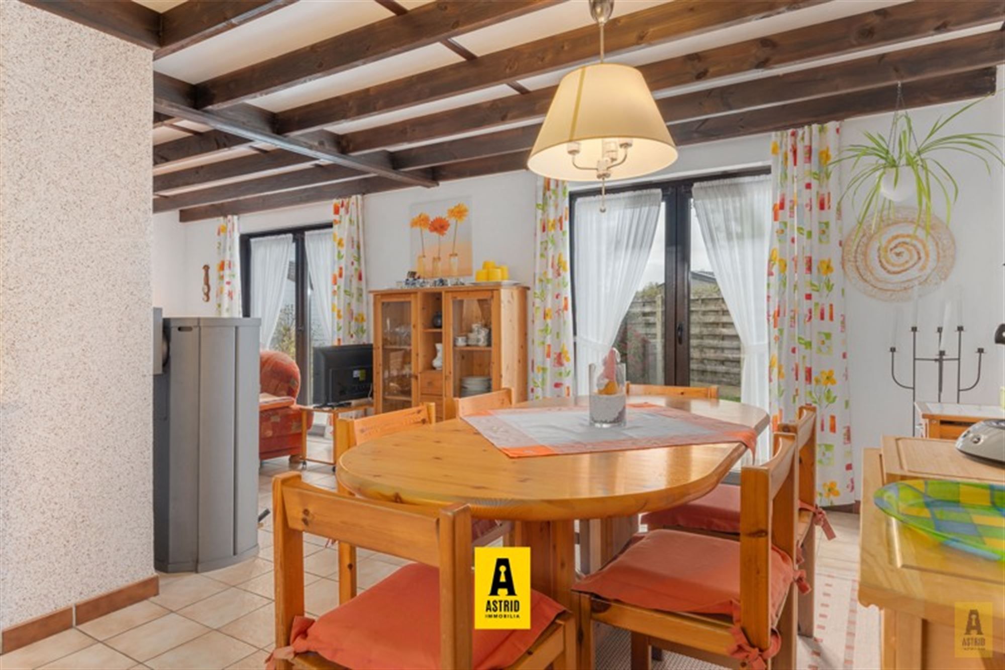 Instapklaar vakantiehuisje (3 slpks) met parkeerplaats vlakbij zee! foto 9