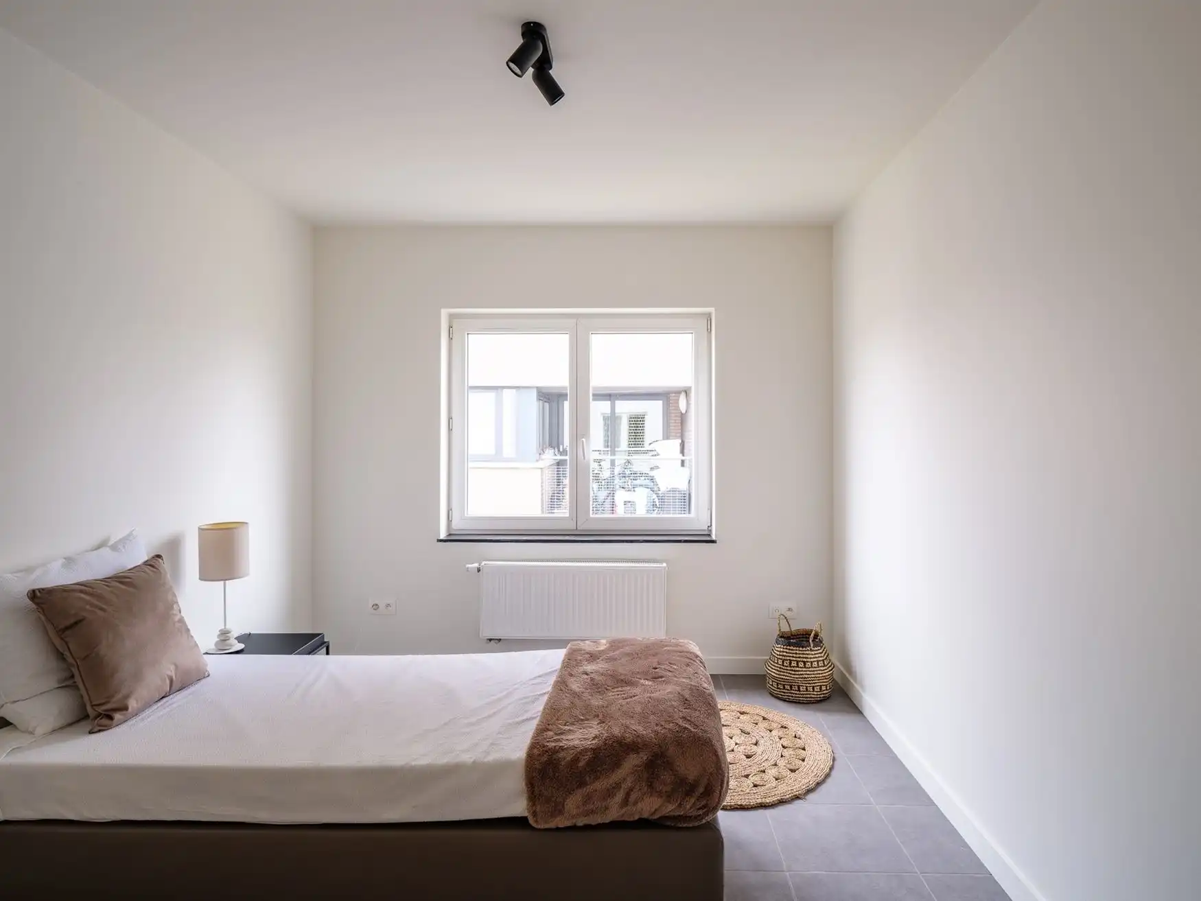 Lichtrijk, modern en instapklaar appartement met garage foto 11