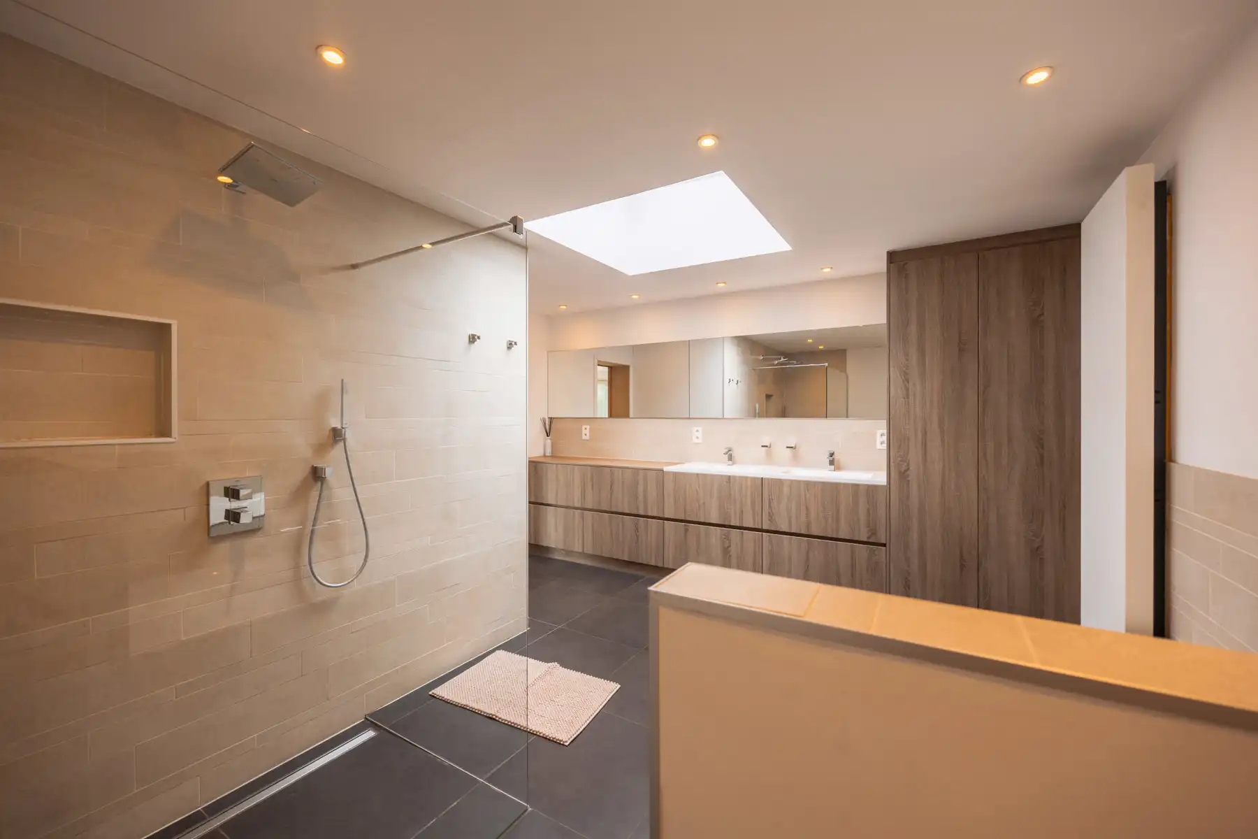 Gerenoveerde halfopen bebouwing met studio en ruime tuin foto 15