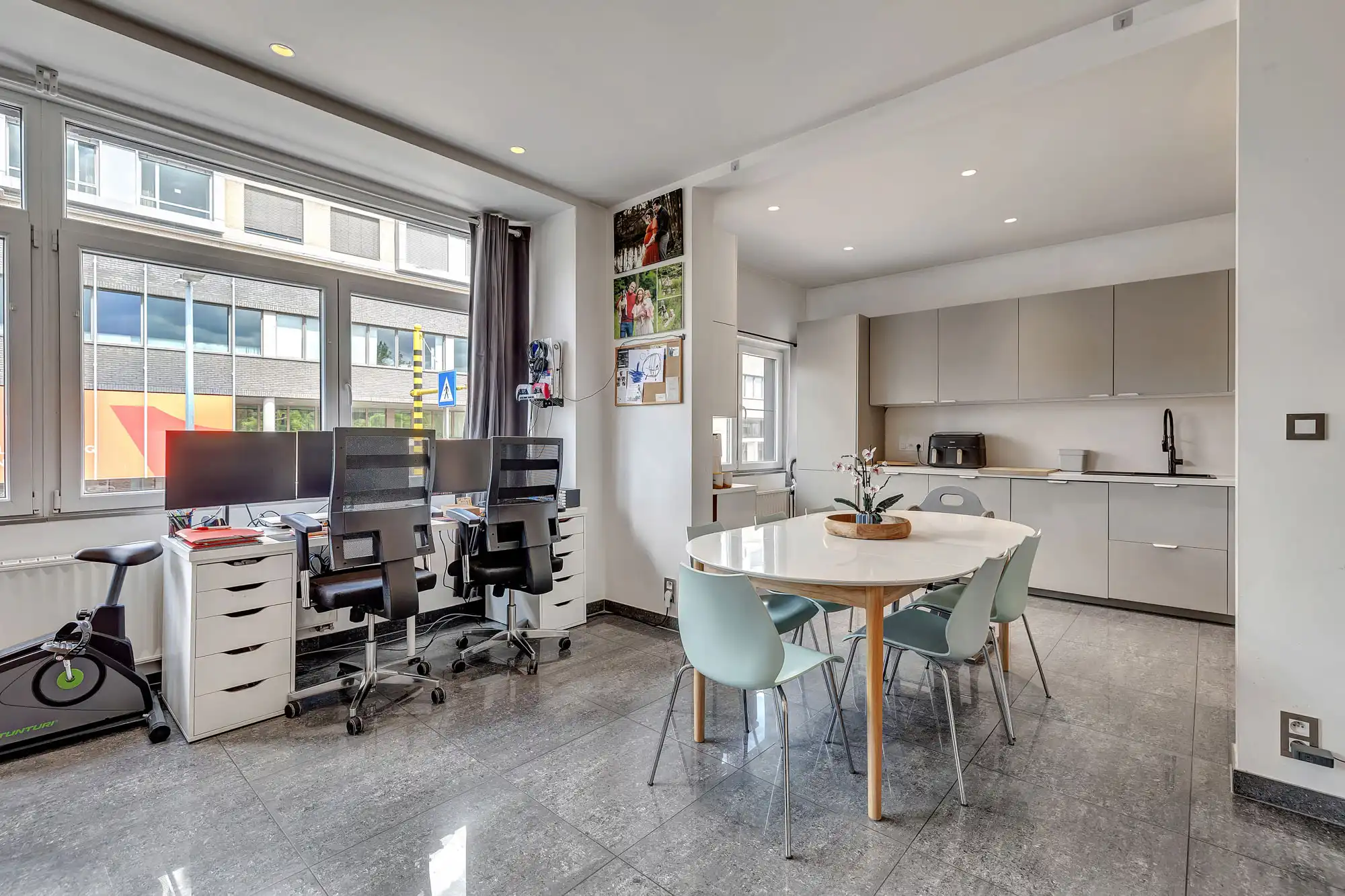 Instapklaar appartement met twee slaapkamers in Aalst foto 4