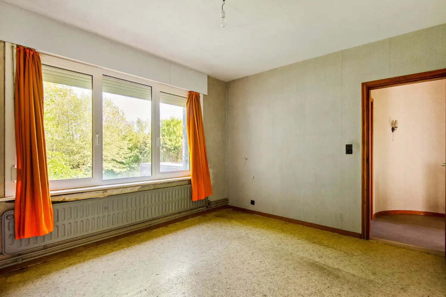 Te renoveren woning met karakter op toplocatie in Borsbeek. foto 17