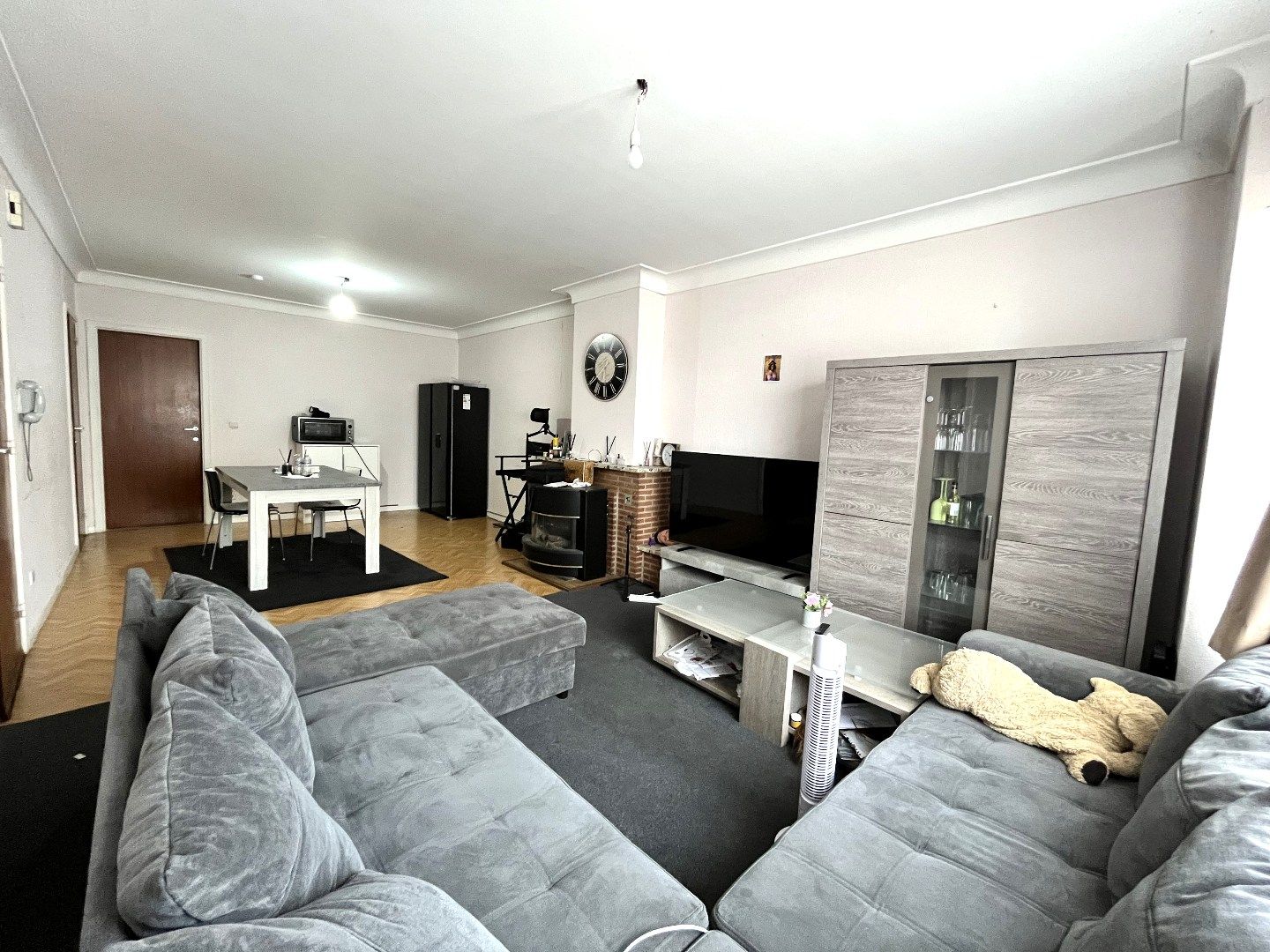 1 slpk appartement met balkon en garage foto 2