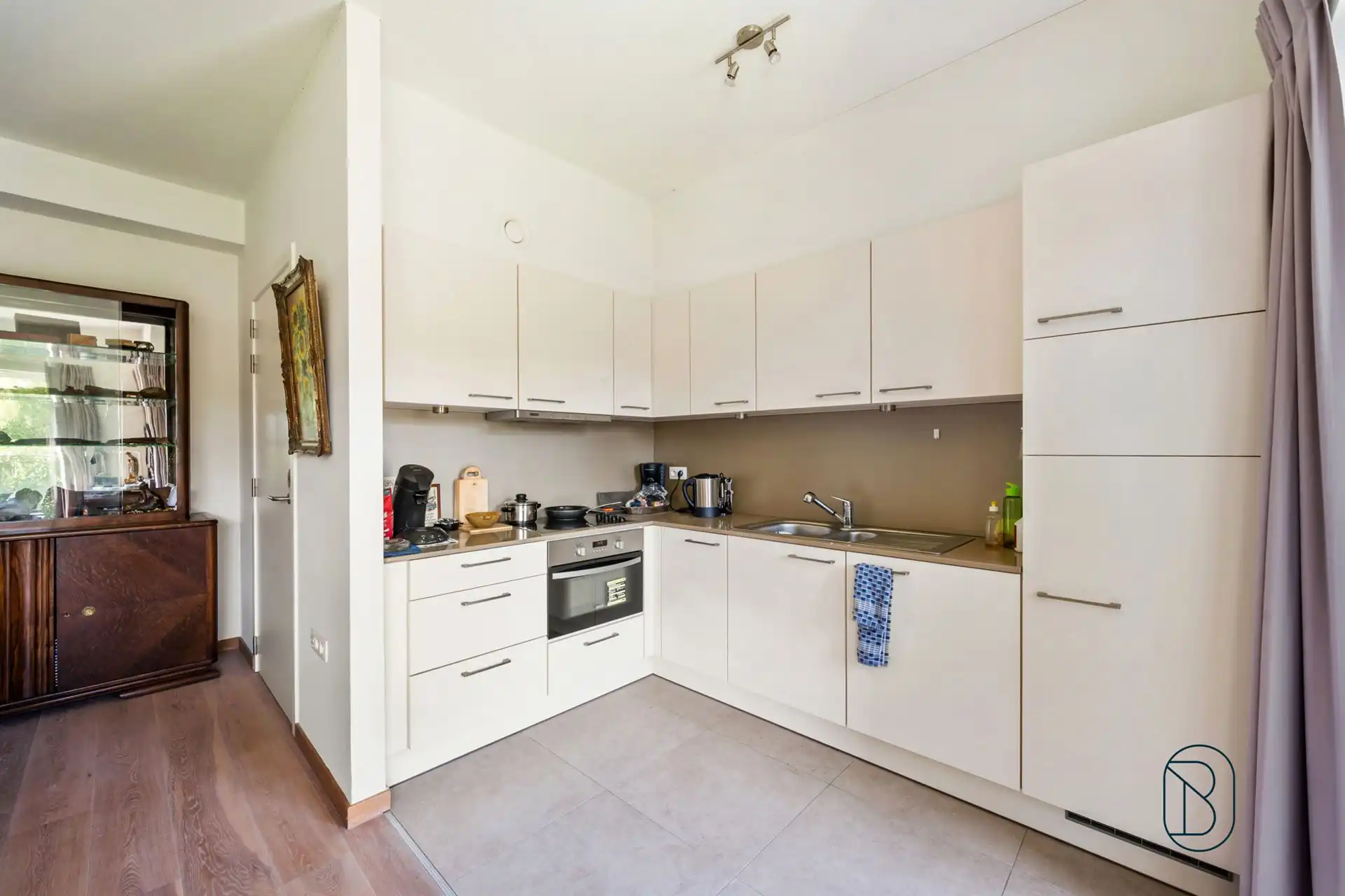 IDEALE INVESTERING! Moderne assistentieflat met terras foto 5