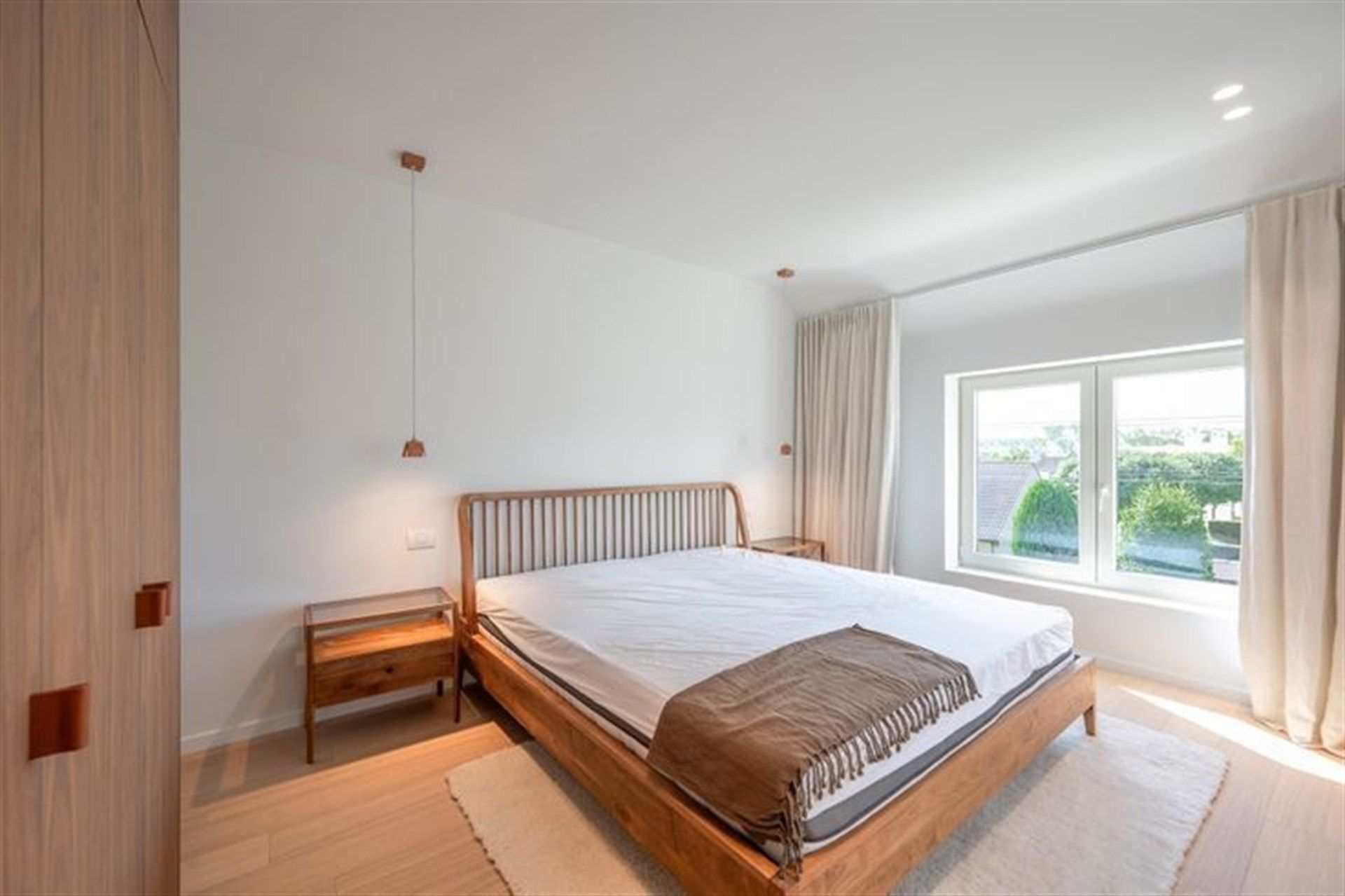 Vernieuwde stijlvolle koppelwoning op topligging in Duinbergen foto 9