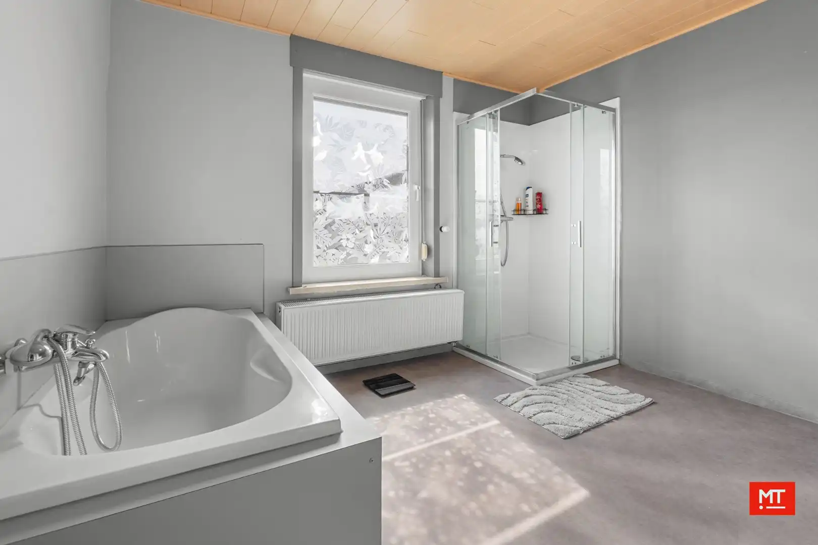 Opbrengsteigendom bestaande uit handelsruimte en 2 appartementen in centrum Beselare foto 8