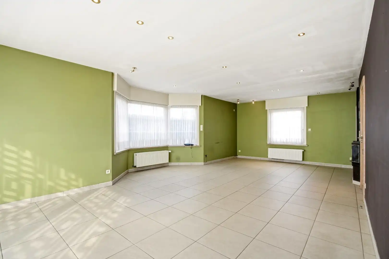 Ruime halfopen woning met 5 slaapkamers te koop in Werken met garage en ruime tuin! foto 4