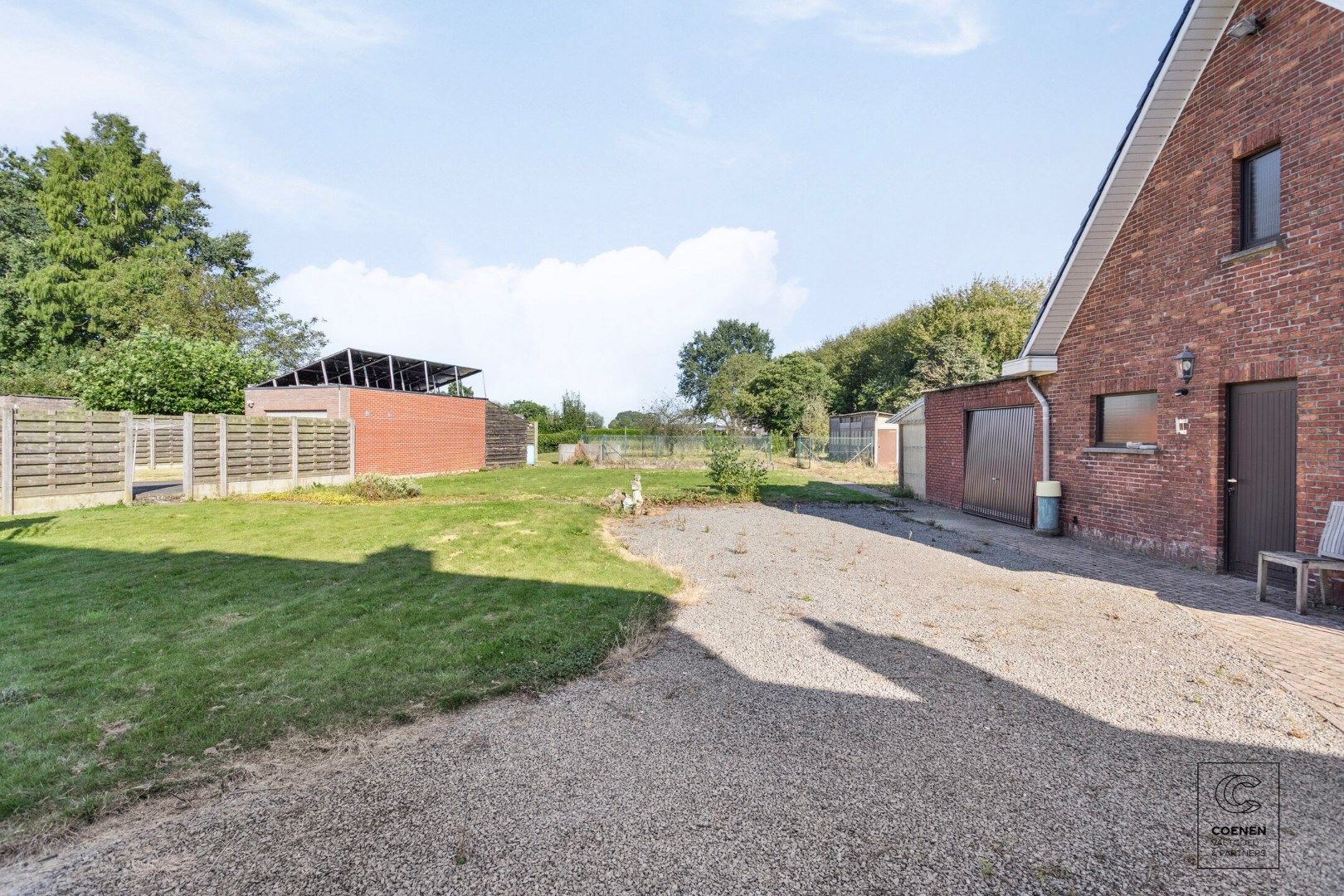 Grondig te renoveren woning met zeer veel mogelijkheden op een topligging te Vremde! foto 33