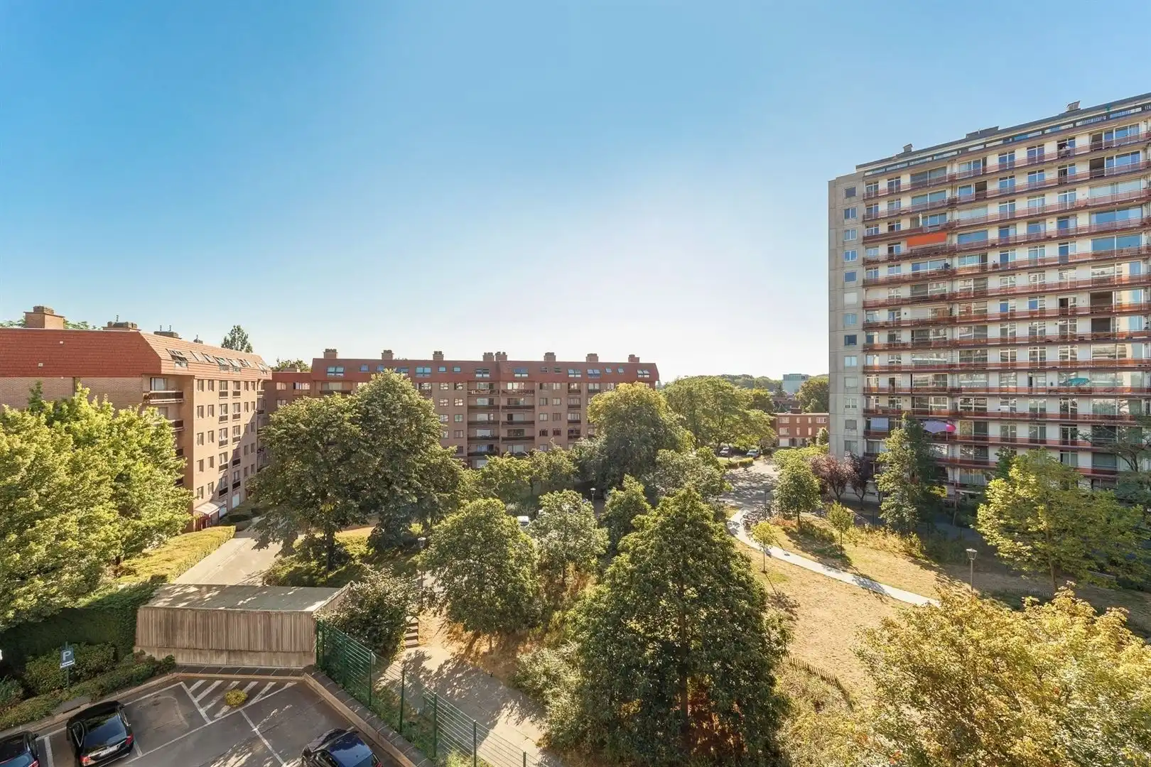 Lichtrijk appartement met panoramisch uitzicht, groot terras en parking foto 19
