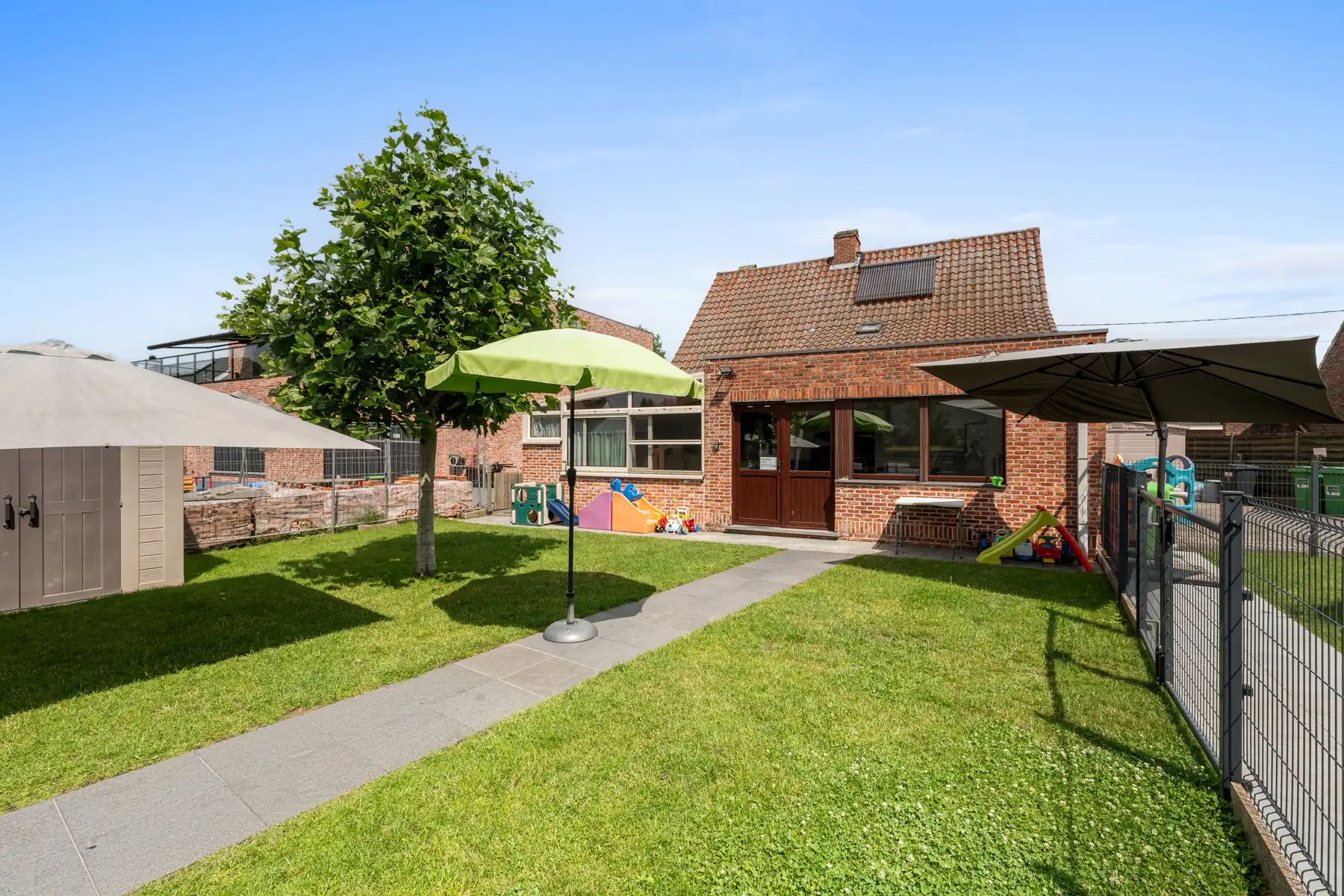  Gezinswoning met tuin en en vlotte parkeermogelijkheden foto 2