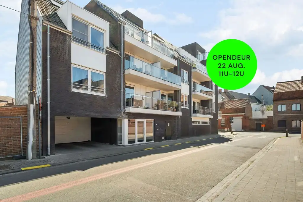 Lichtrijk appartement met twee autostaanplaatsen Avelgem foto {{pictureIndex}}