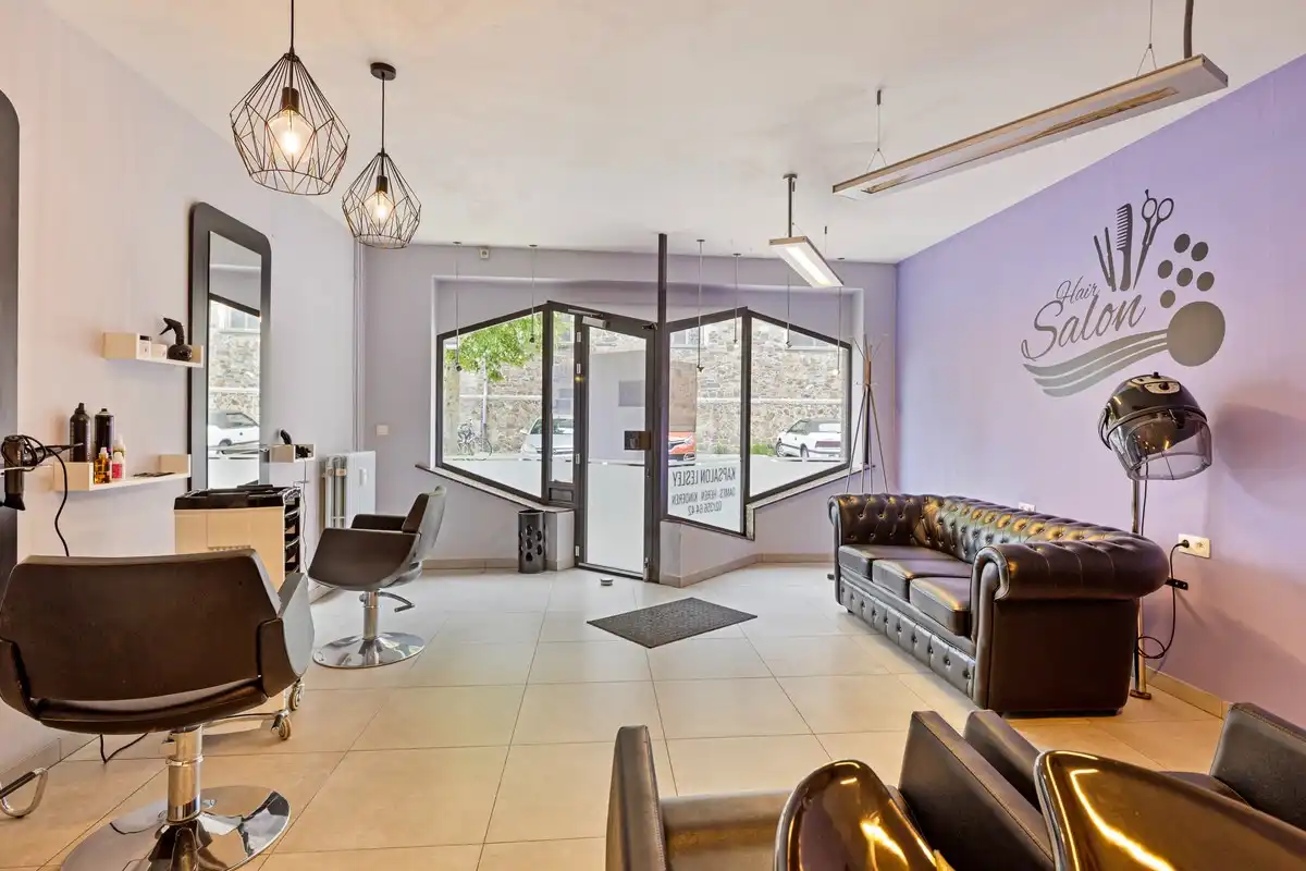 Handelruimte op centraal plein in Lembeek foto 3