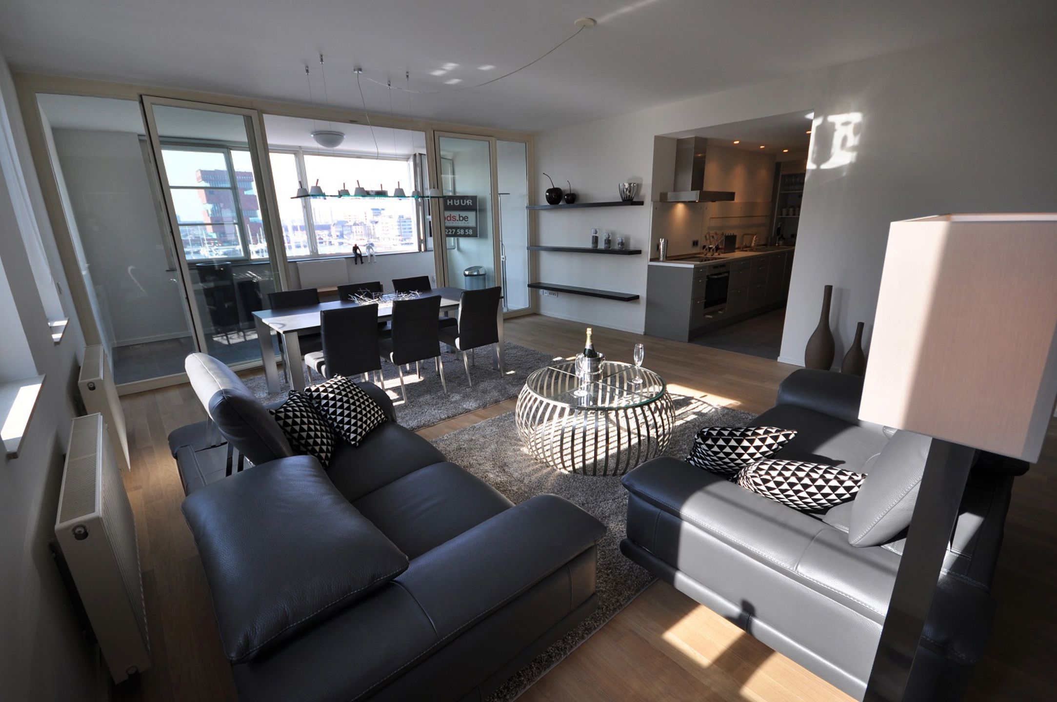Gemeubeld appartement te huur met zicht op het MAS foto 3