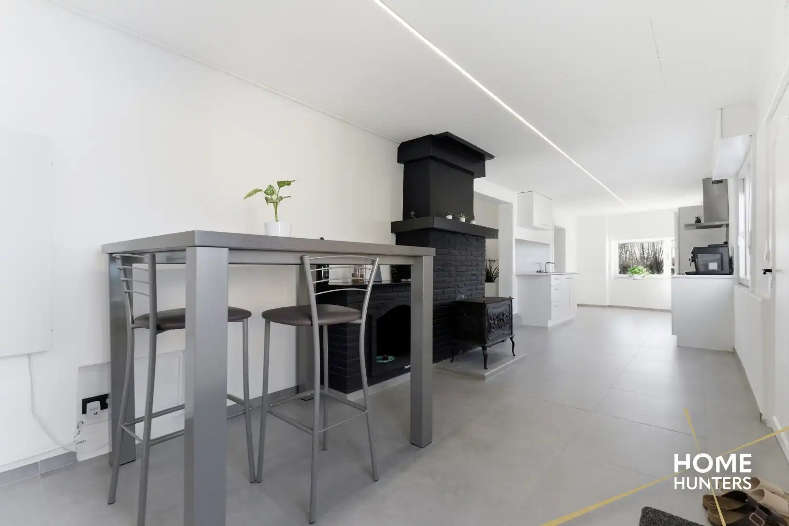 Rustig gelegen halfopen bebouwing met ruime tuin in Hooglede! foto 4