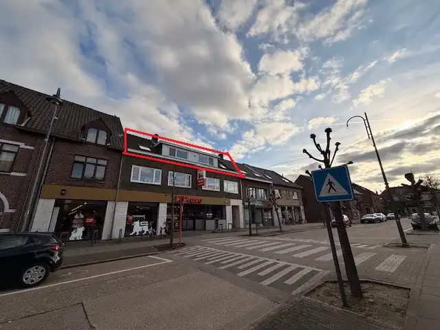 Appartement met 3 slaapkamers gelegen in het centrum van Neeroeteren. foto {{pictureIndex}}