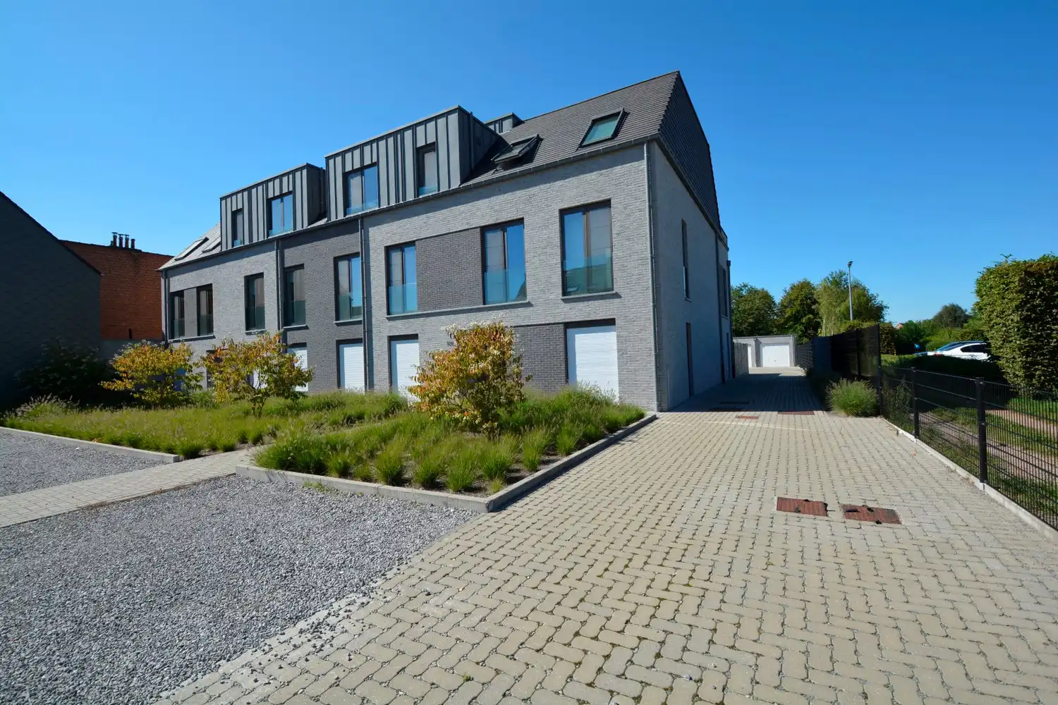RECENT APPARTEMENT MET 2 SLK, TERRAS EN PARKING! foto {{pictureIndex}}