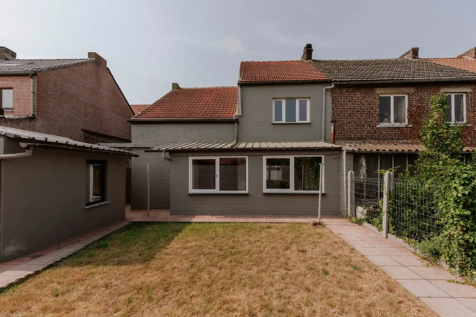 Grote dorpswoning helemaal opgefrist foto 4