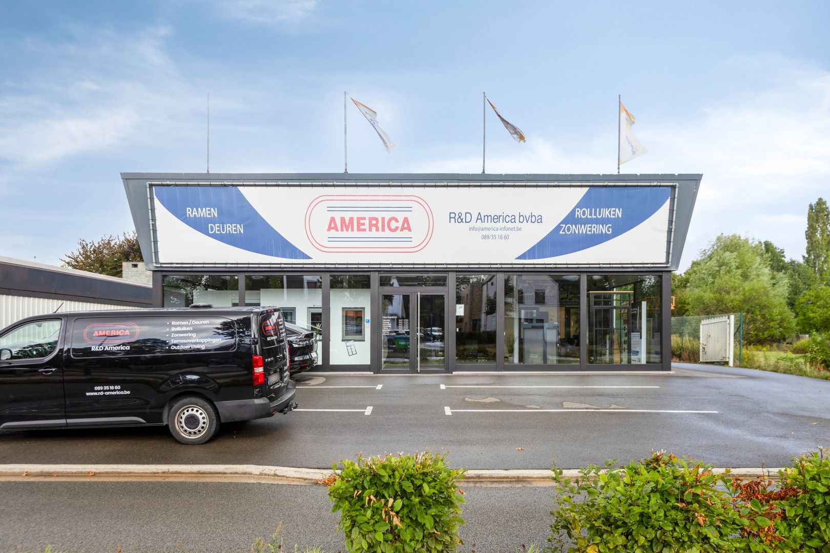 Te koop: Handelspand op toplocatie Hasseltweg foto {{pictureIndex}}