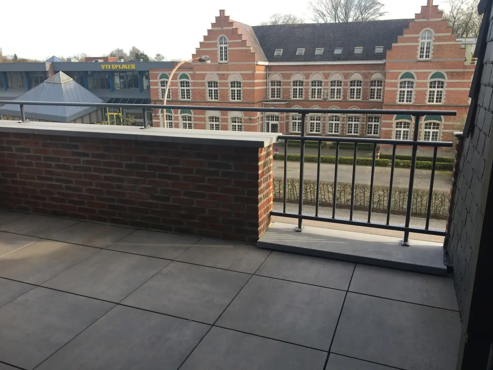 Duplex appartement met 2 terrassen nabij centrum Hoogstraten. foto {{pictureIndex}}