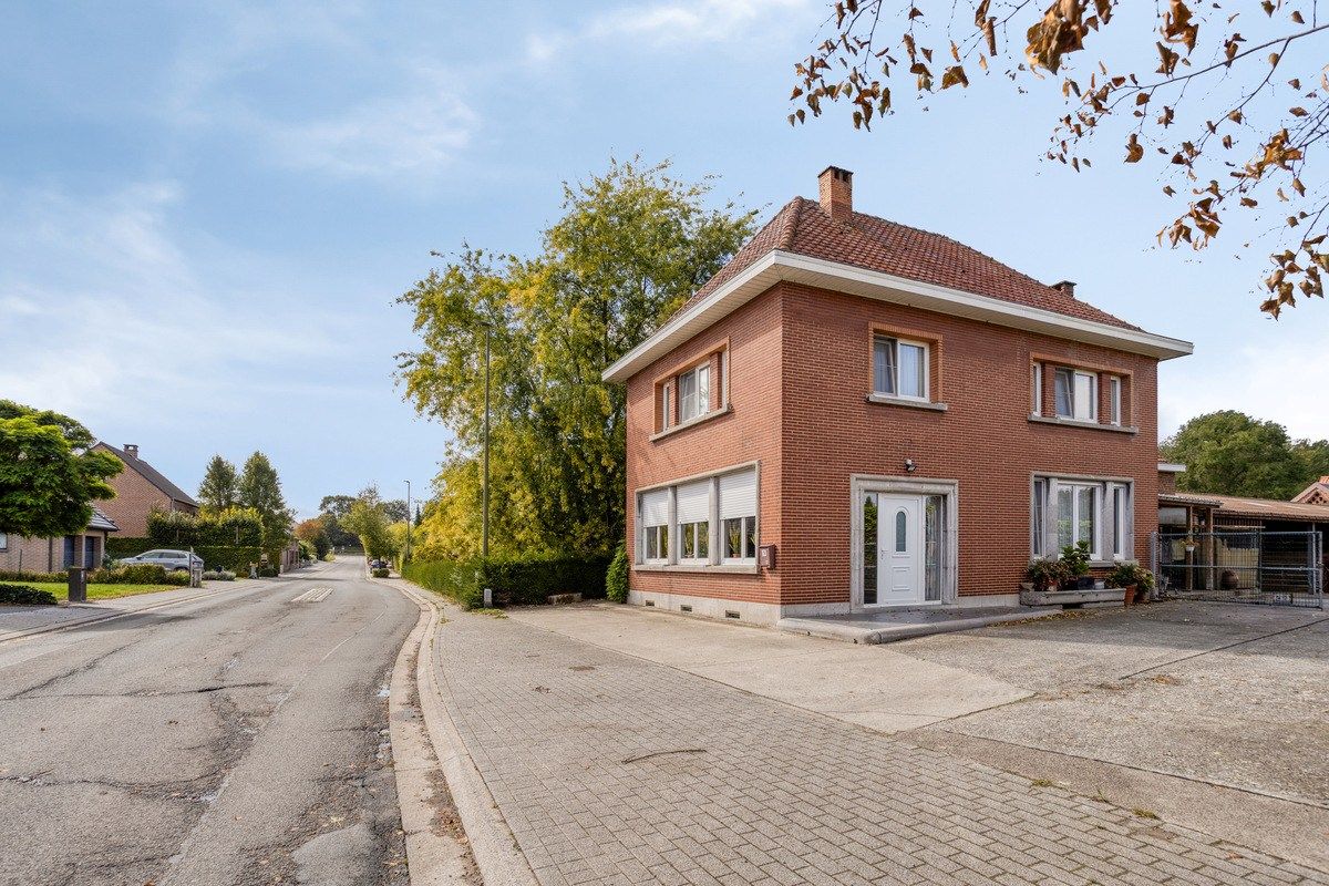 Hoofdfoto van de publicatie: Te renoveren woning