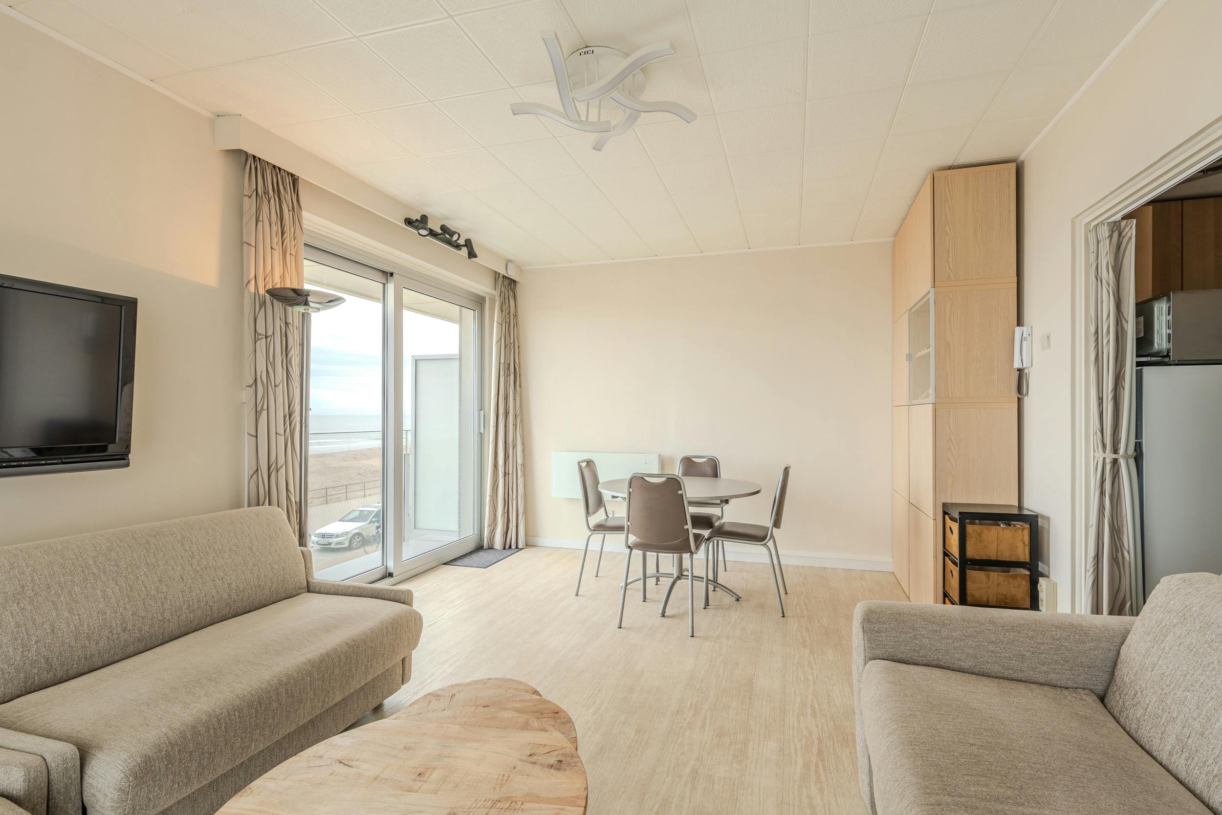 Instapklaar hoekappartement met frontaal zeezicht te koop! foto 5