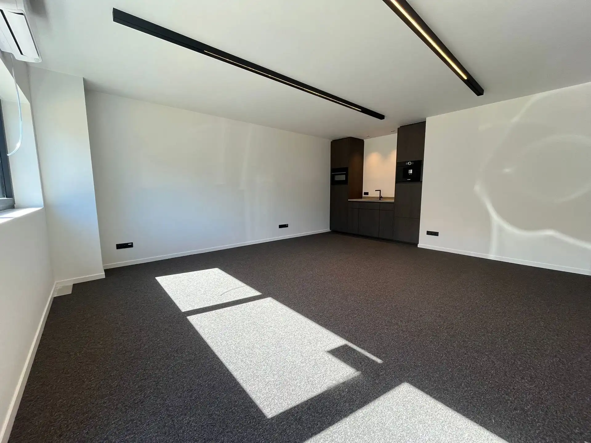 Nieuwbouw KMO-unit te huur op bedrijvenpark  'La Brique' foto 11
