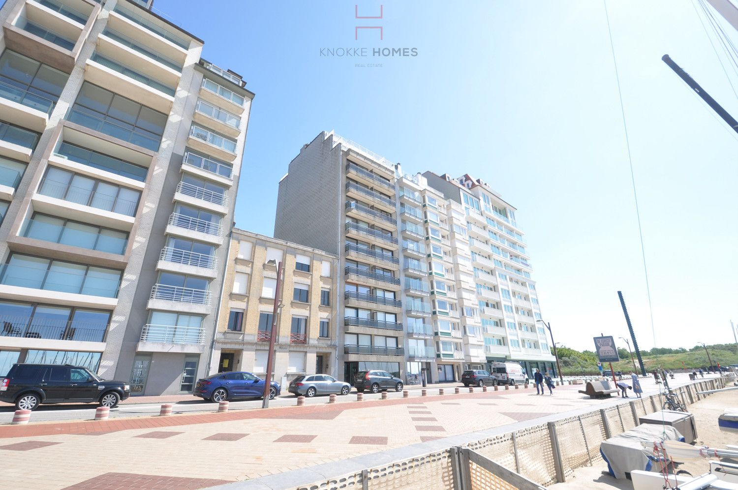 Luxueus gerenoveerd appartement op de zeedijk aan de zeilclub Anemos in Duinbergen foto 3