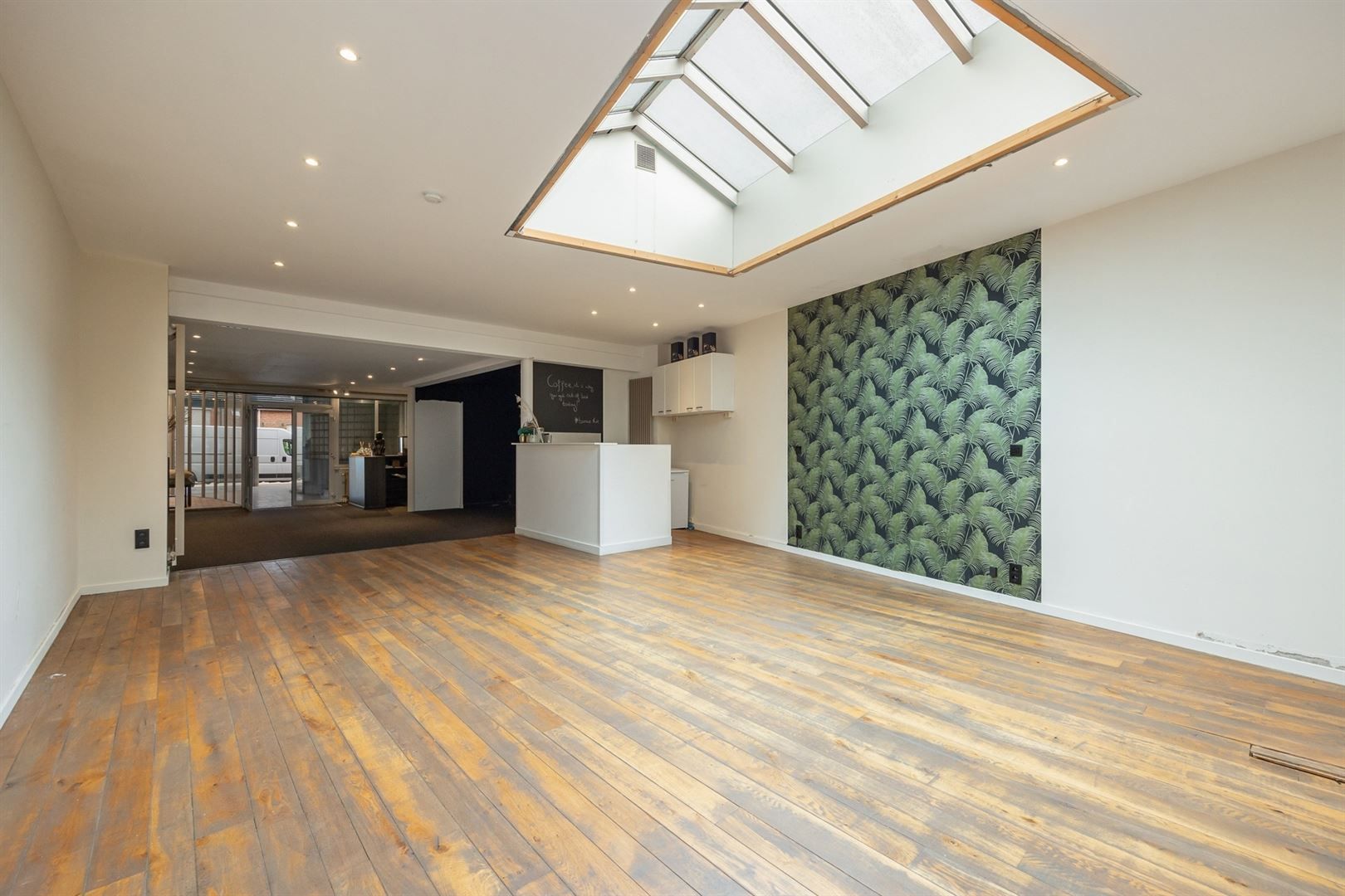 Handelshuis met ruime winkel en duplex appartement in dorp 's Gravenwezel foto 4