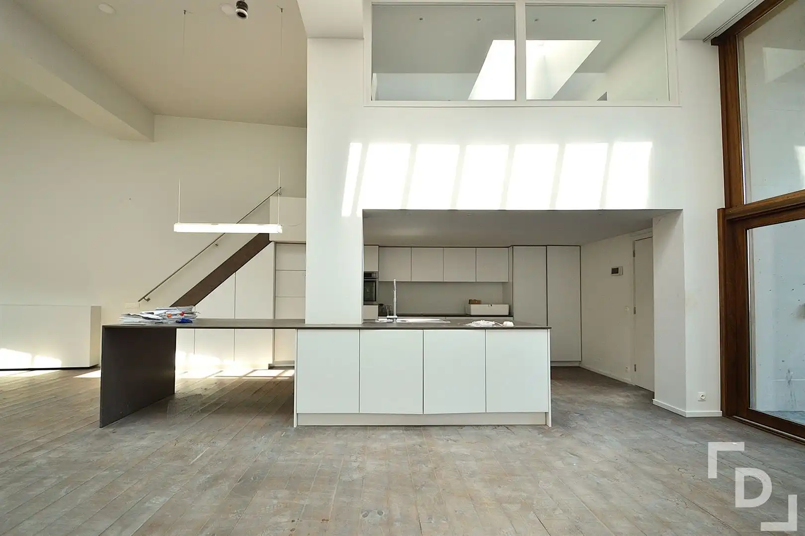 Exclusieve en ruime loft te koop in het hart van Ieper. foto 2