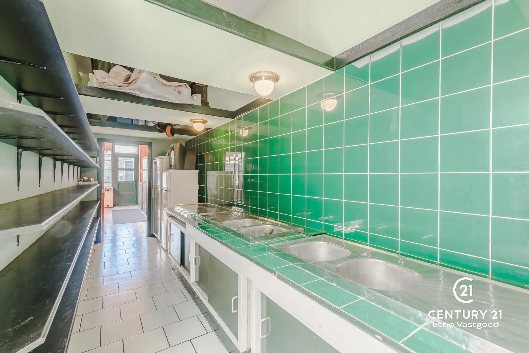 Ruim, startklaar handelspand met woonst op toplocatie foto 9
