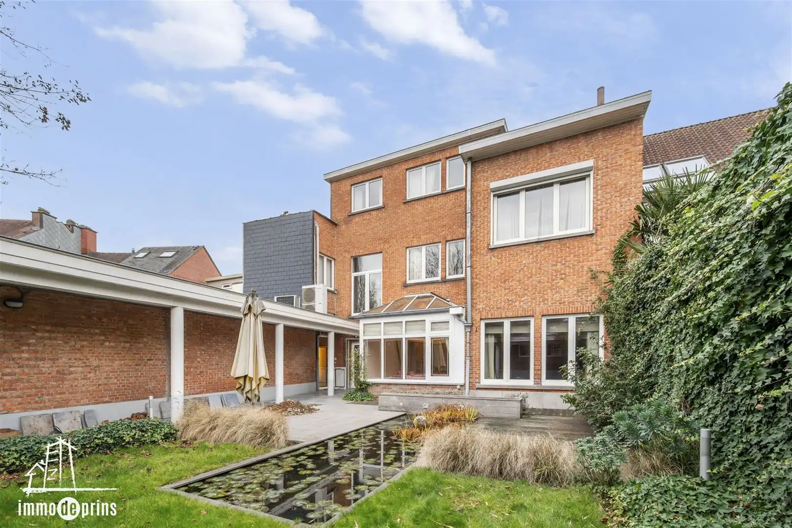 Handelspand met grote burgerwoning foto 22